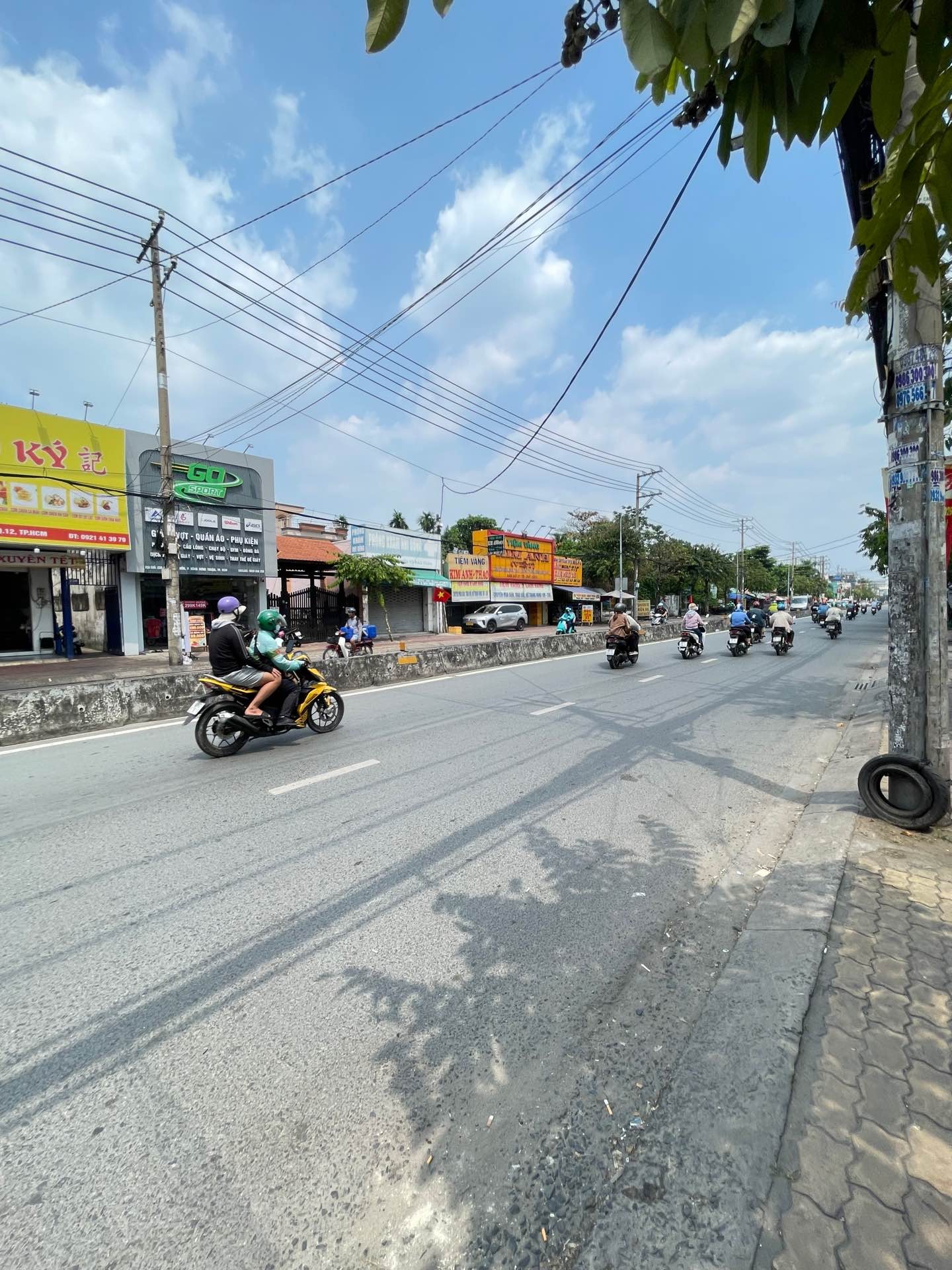 🏢 TÒA NHÀ 6 TẦNG MẶT TIỀN PHAN VĂN HỚN – 20 TỶ.