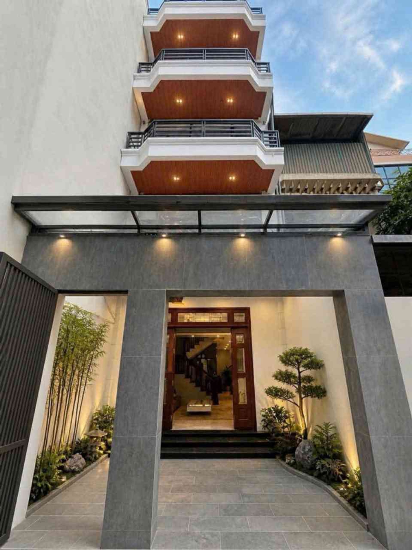 Bán gấp nhà sang xịn giữa lòng Long Biên. Tiện ích quanh nhà, gần mặt phố