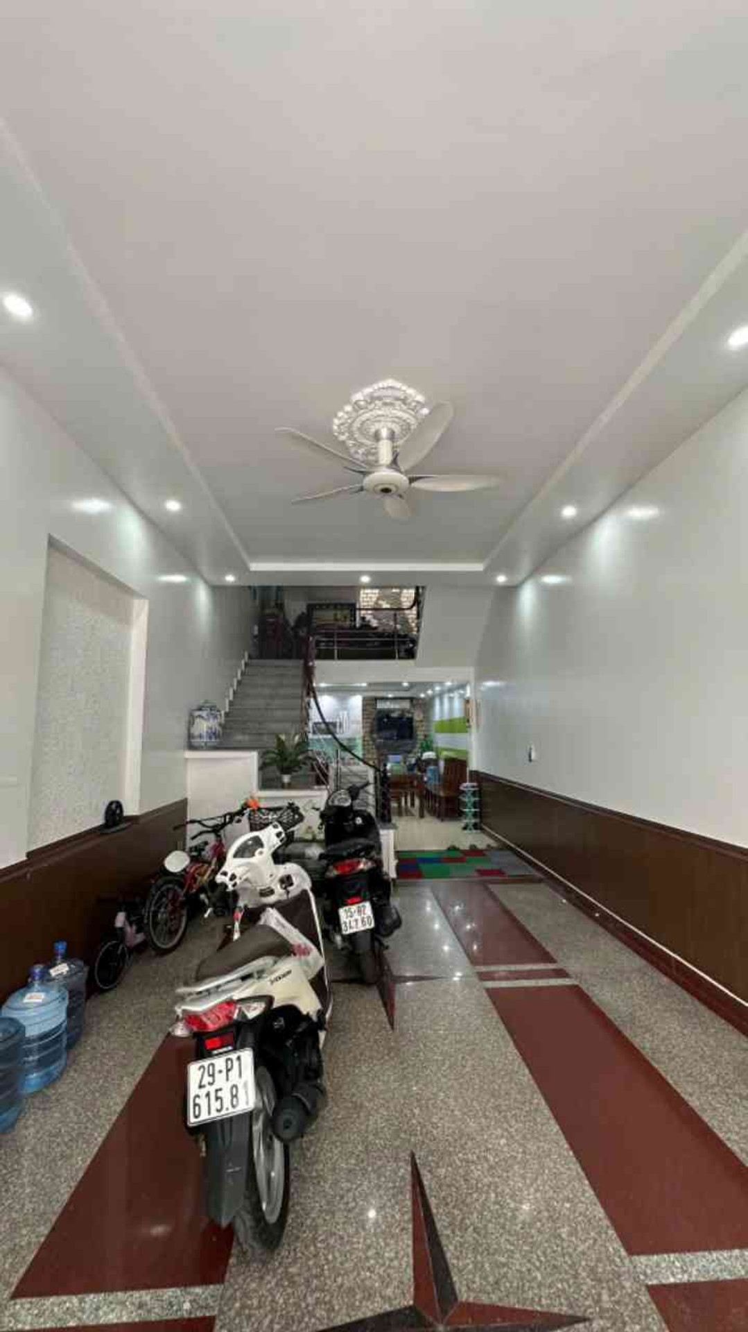 Nhà 4,5 tầng thiết kế hiện đại, 4 phòng ngủ khép kín tại khu vực Phương Lưu 6