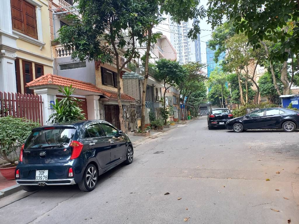 Cơ hội hiếm có: Nhà mặt phố lô góc 6 tầng thang máy, kinh doanh đắc địa