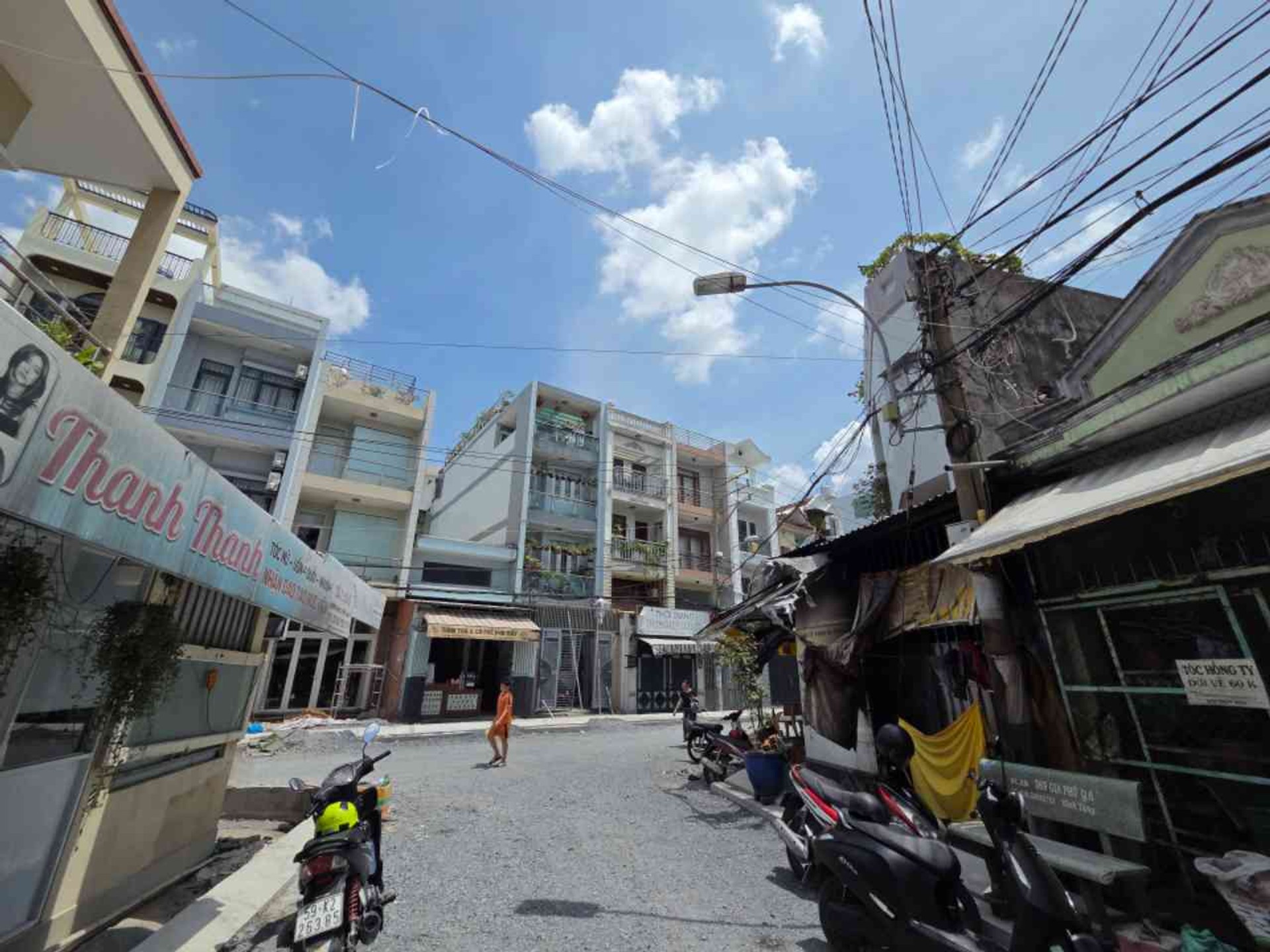 Bán nhà mặt phố mặt tiền 8m, diện tích 130m2 quận 6