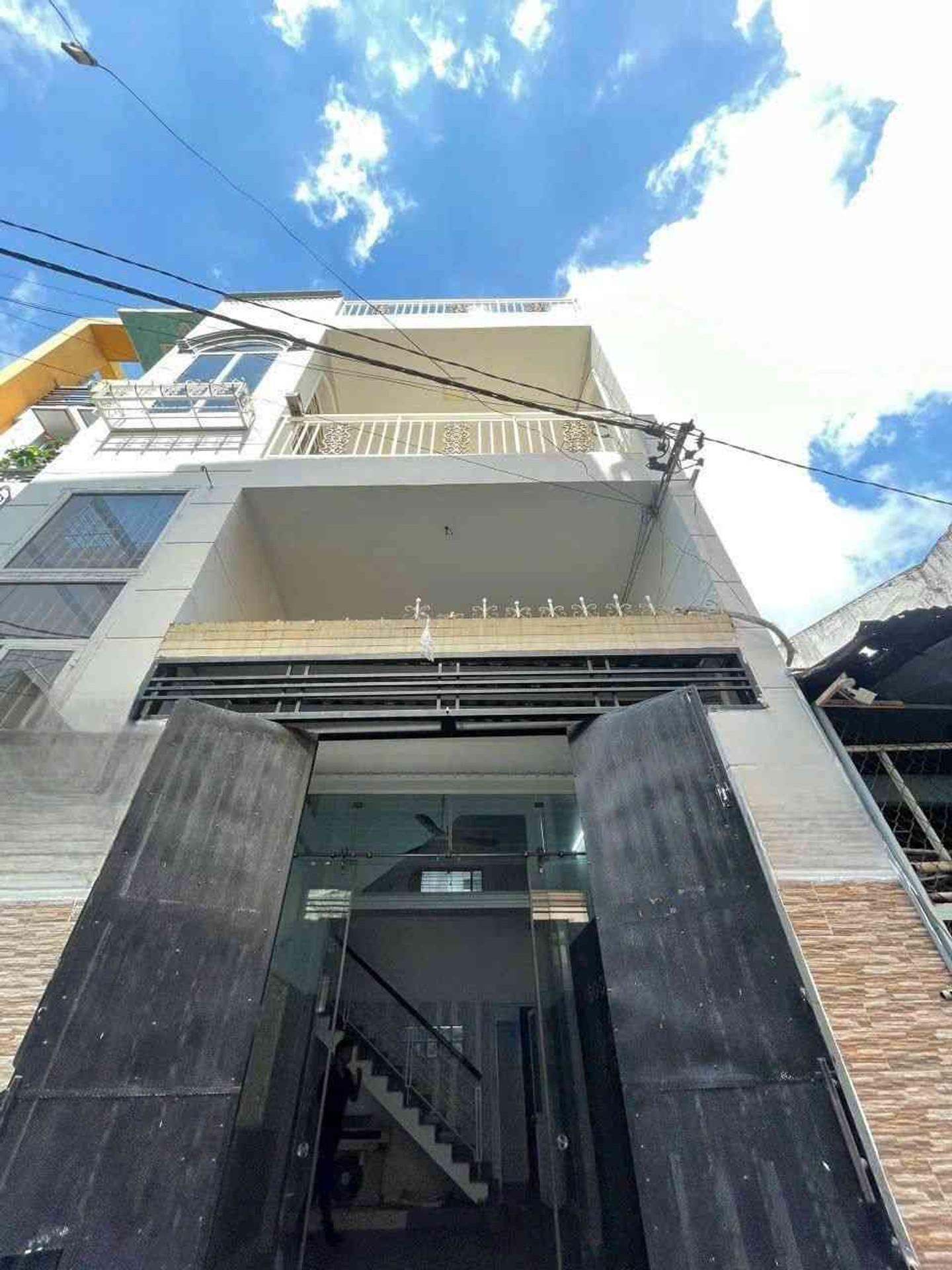 Bán nhà Trần Văn Quang , Tân Bình , 52m2 ,4 tầng , xe hơi đỗ cổng .