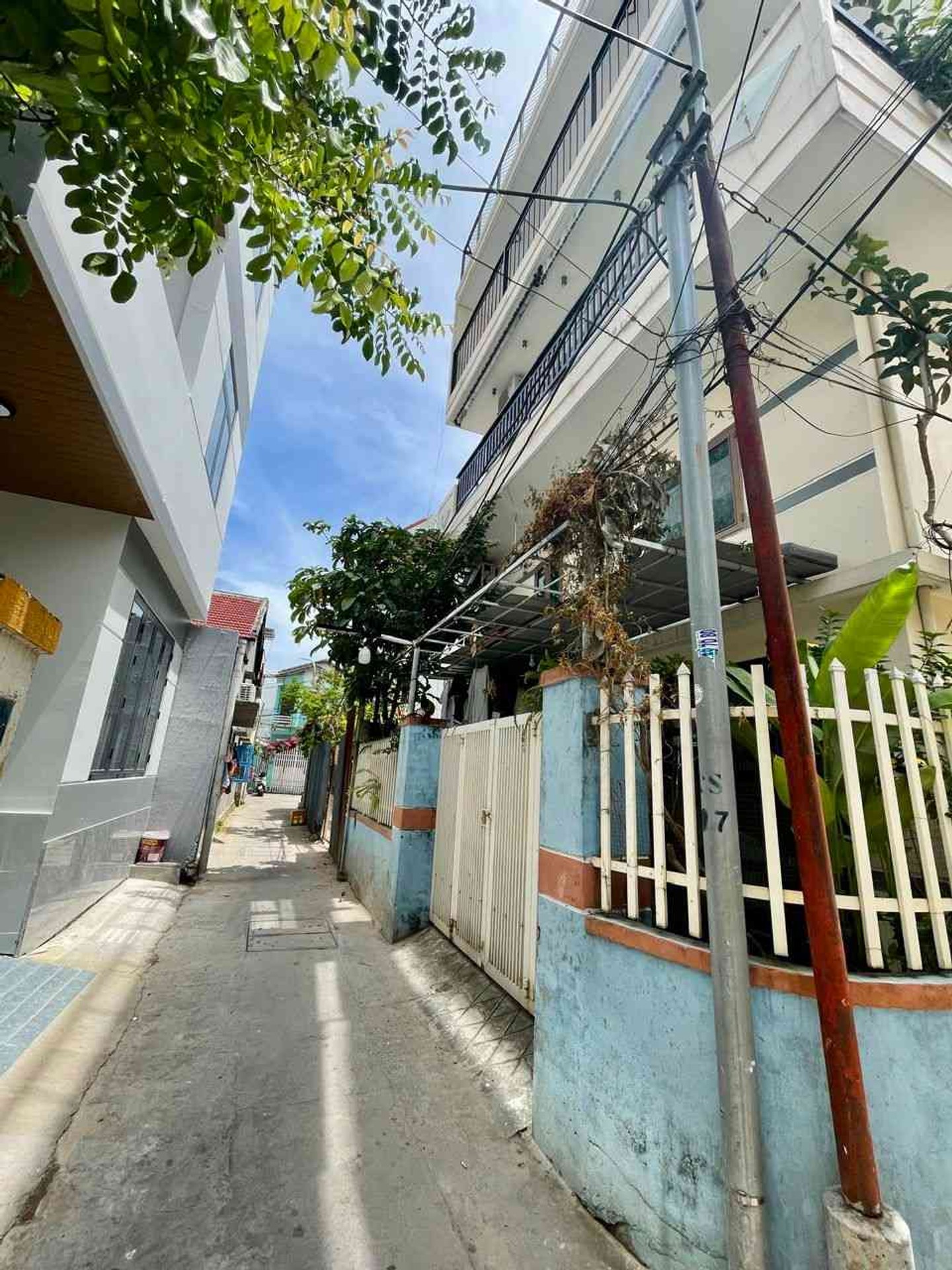 Nhà 4 tầng 2 mặt kiệt trung tâm Sơn Trà rộng rãi, thoáng mát