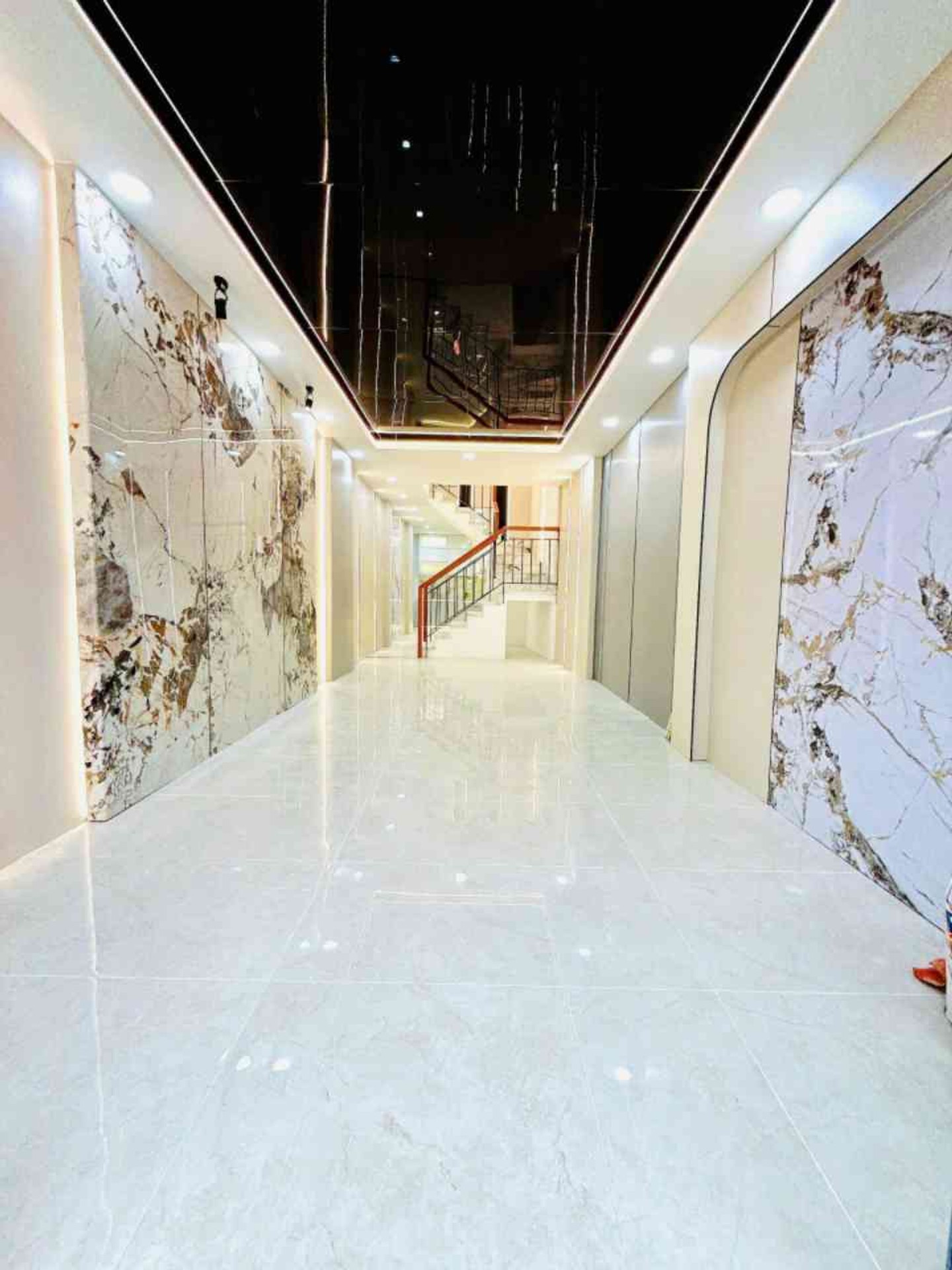 Bán nhà đẹp 68m2 4PN trên đường Nguyễn Duy, giá hấp dẫn