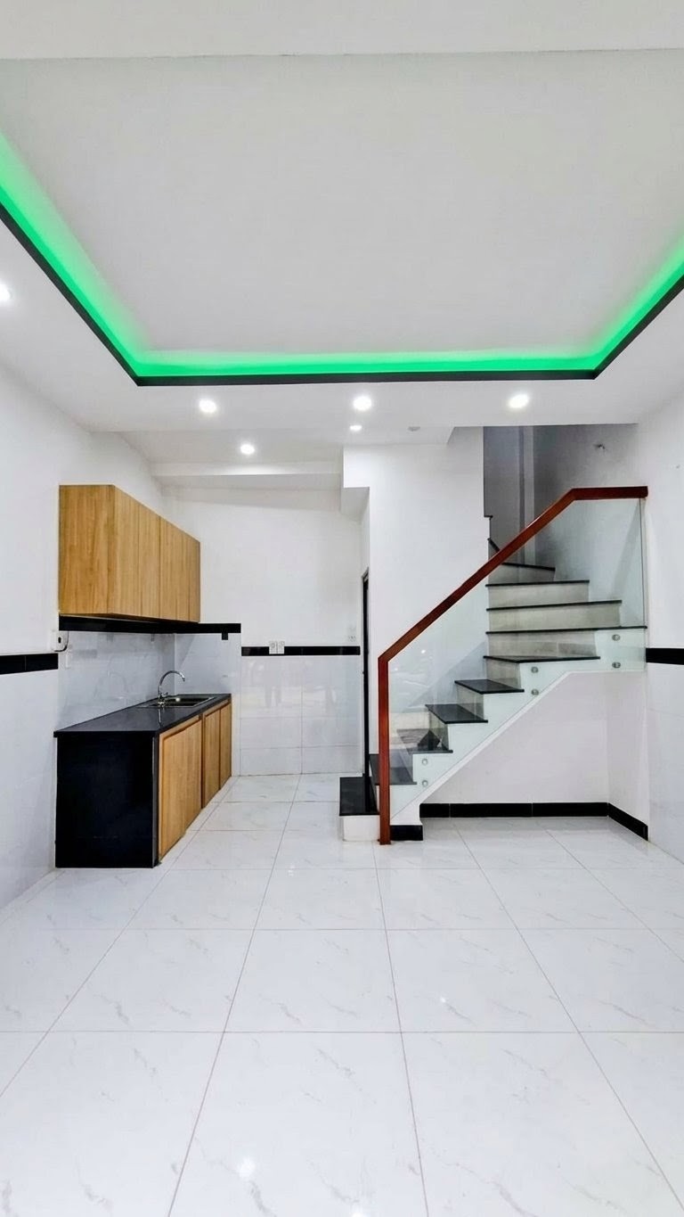 Nhà Tân Bình – Lạc Long Quân, 2 tầng ở ngay - KD, ngang 4m – 40m2 - hơn 3 tỷ.