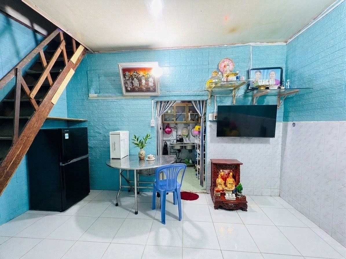 Nhà Tân Bình – Lạc Long Quân, 3 tầng ở ngay – xây mới, ngang gần 4m - dài 7m - hơn 3 tỷ.