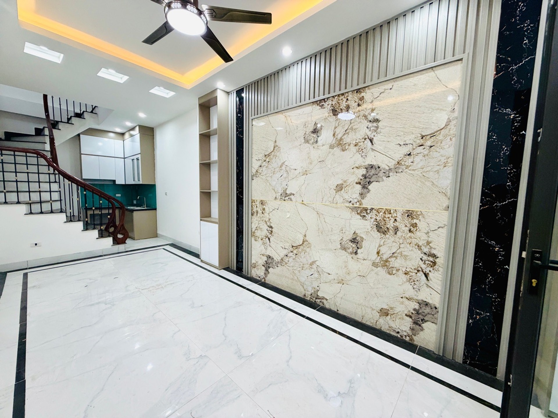Bán nhà riêng 5 tầng tại Yên Nghĩa - Hà Đông gần chợ và bến xe Yên Nghĩa với sổ đỏ chính chủ