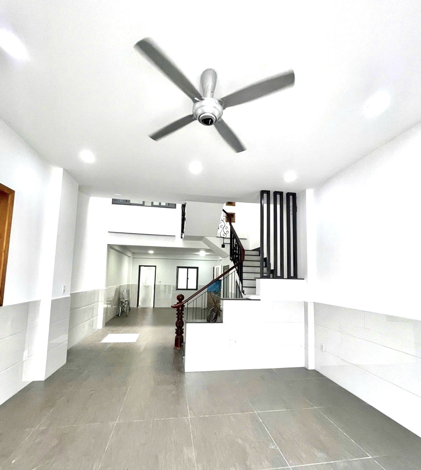 Chủ định cư nước ngoài cần bán gấp nhà Tỉnh Lộ 10,DT(80m2)3 tầng,hẻm ô tô,chỉ 4 tỷ xíu(KK1909).