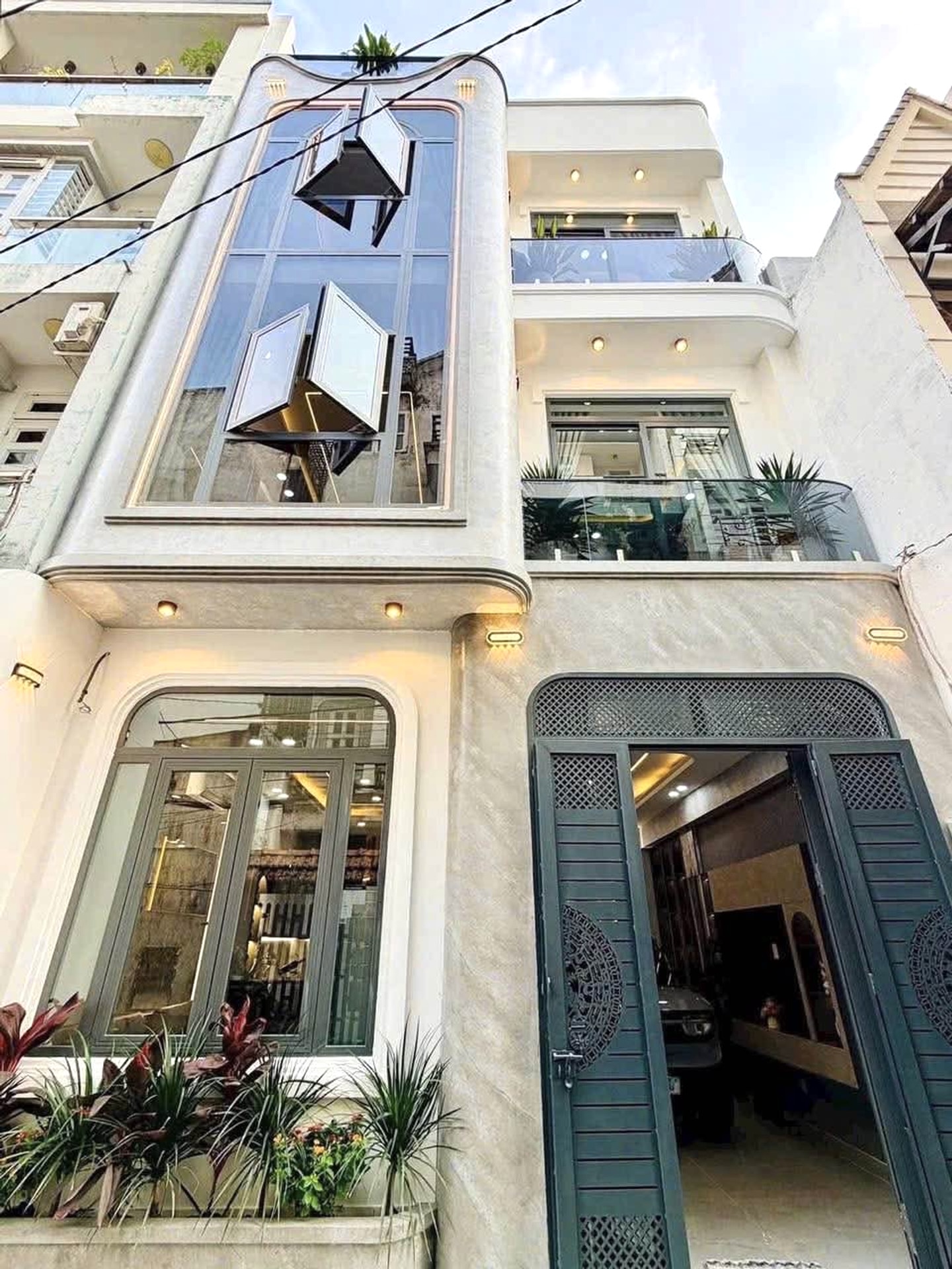 Bán nhà Gò Vấp, Nguyễn Tư Giãn, 4 tầng xây mới, hẻm 5m, DTSD 62m², 5PN, full nội thất, chỉ 8.6 tỷ.