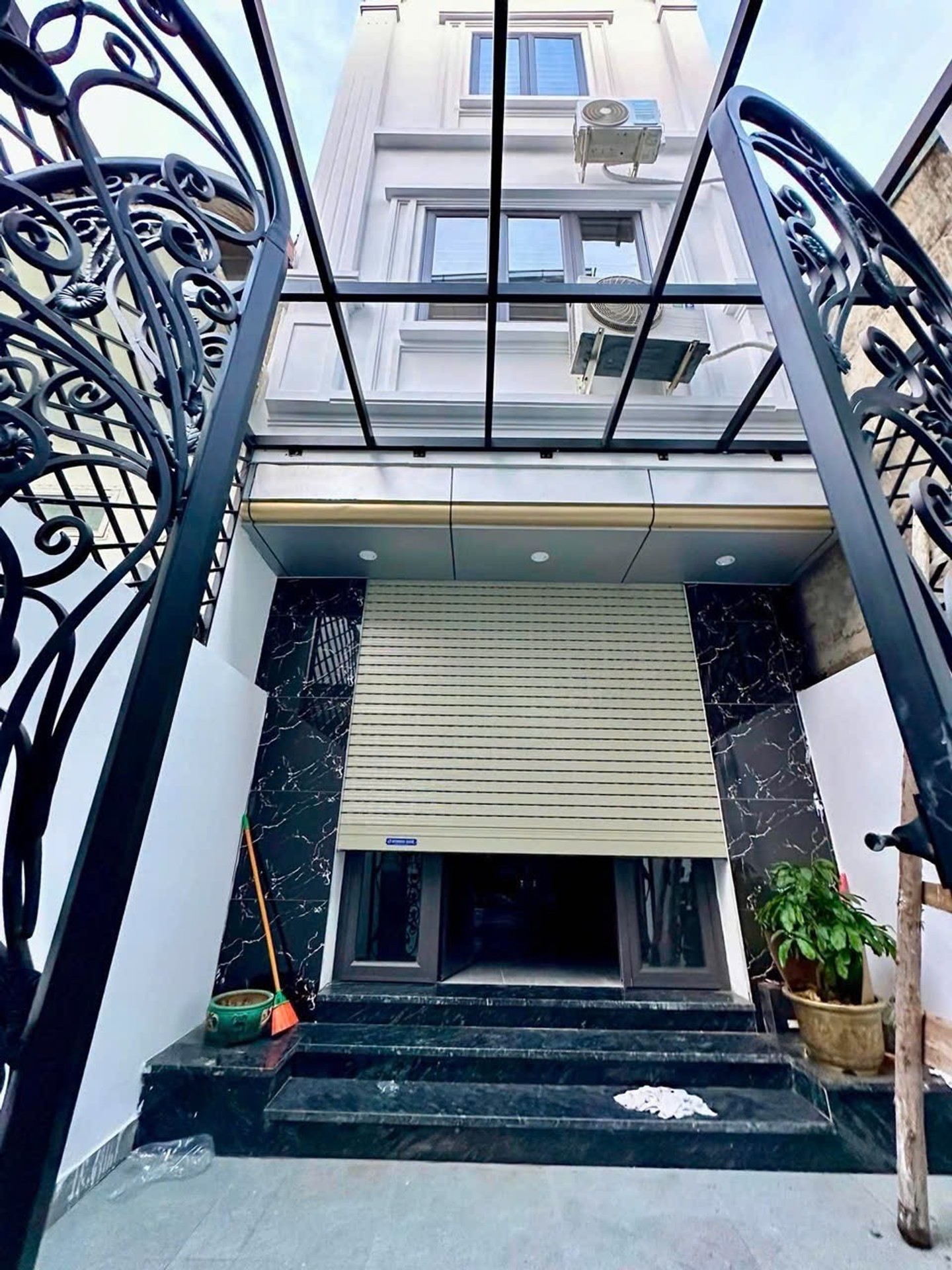Nhà riêng 3 tầng thiết kế hiện đại chưa từng có, cơ hội sở hữu hiếm có tại trung tâm thành phố
