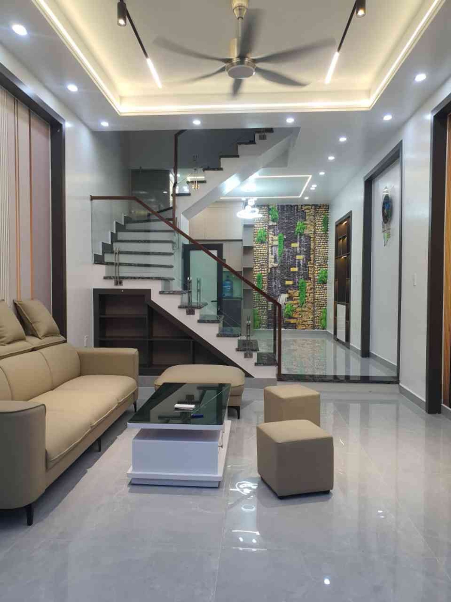 Nhà riêng 4 tầng hướng Đông Nam, thiết kế hiện đại tại Đồng Hòa, Kiến An