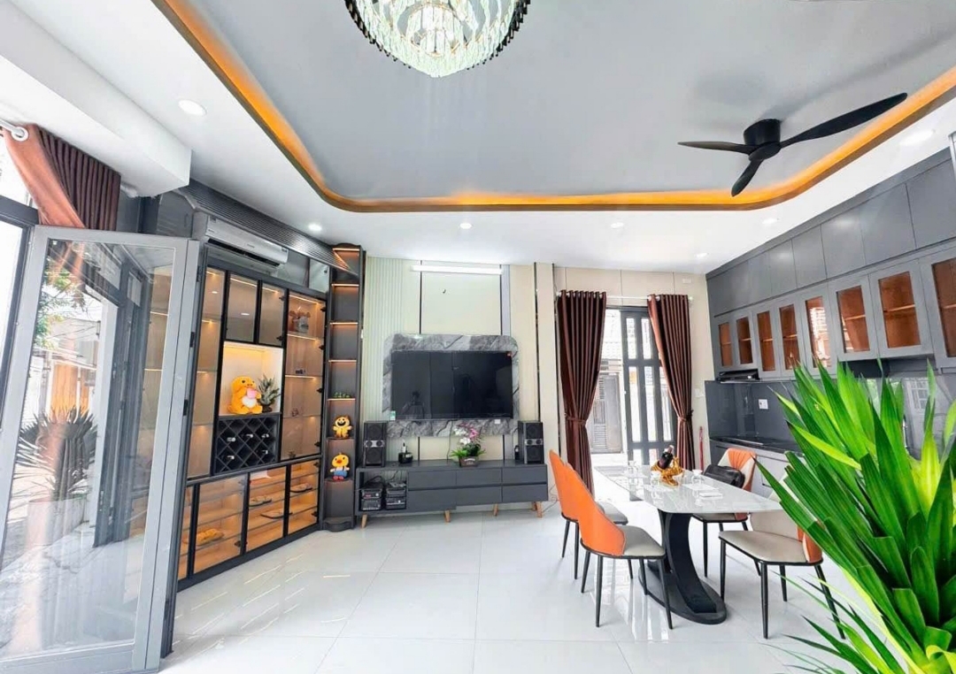 🔥🔥 NHÀ GÓC 2 MẶT TIỀN – NGANG 8M – XE HƠI TRÁNH 3 CHIẾC – ĐẬU XE THOẢI MÁI TRƯỚC NHÀ 🔥🔥