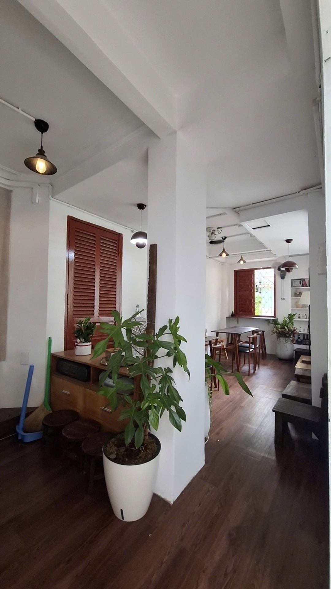 Bán nhà riêng 5 tầng 42m2 khu Phú Nhuận, mặt tiền rộng, hợp đồng thuê thuê đến 2027
