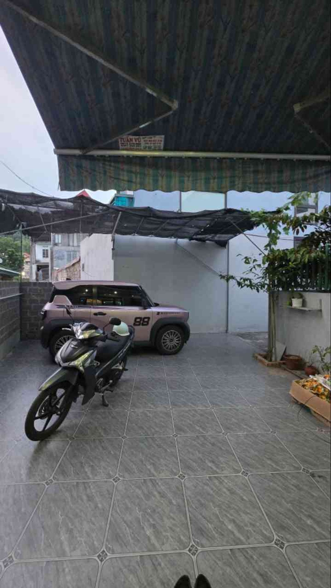 Nhà riêng 3 tầng 64m² với sân cổng đỗ xe tại khu vực Trần Nhân Tông