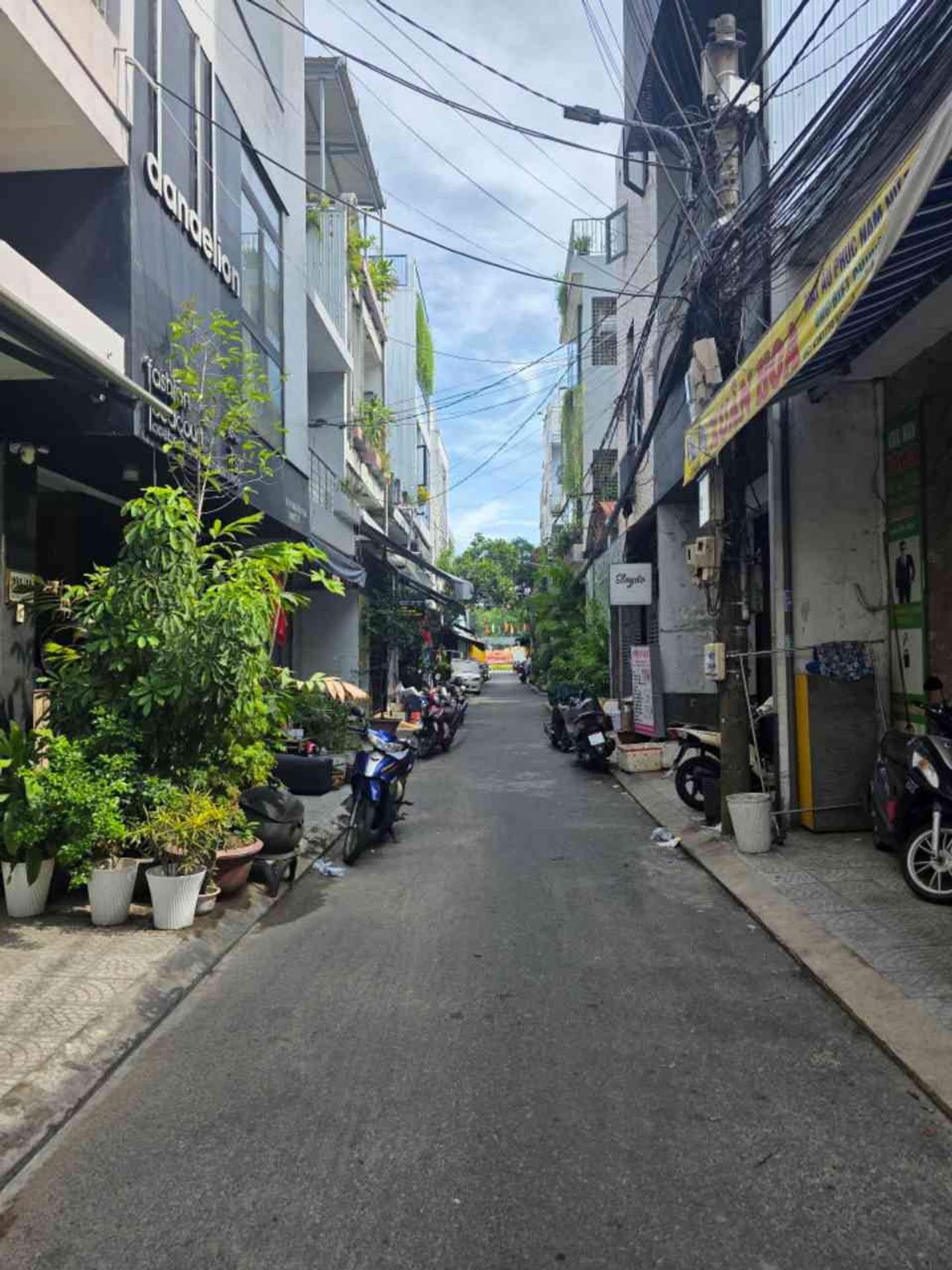 Nhà 3 Tầng Cao Cấp | Có Thiết Kế Sauna&Máy Chiếu | Tone Đen Elegent