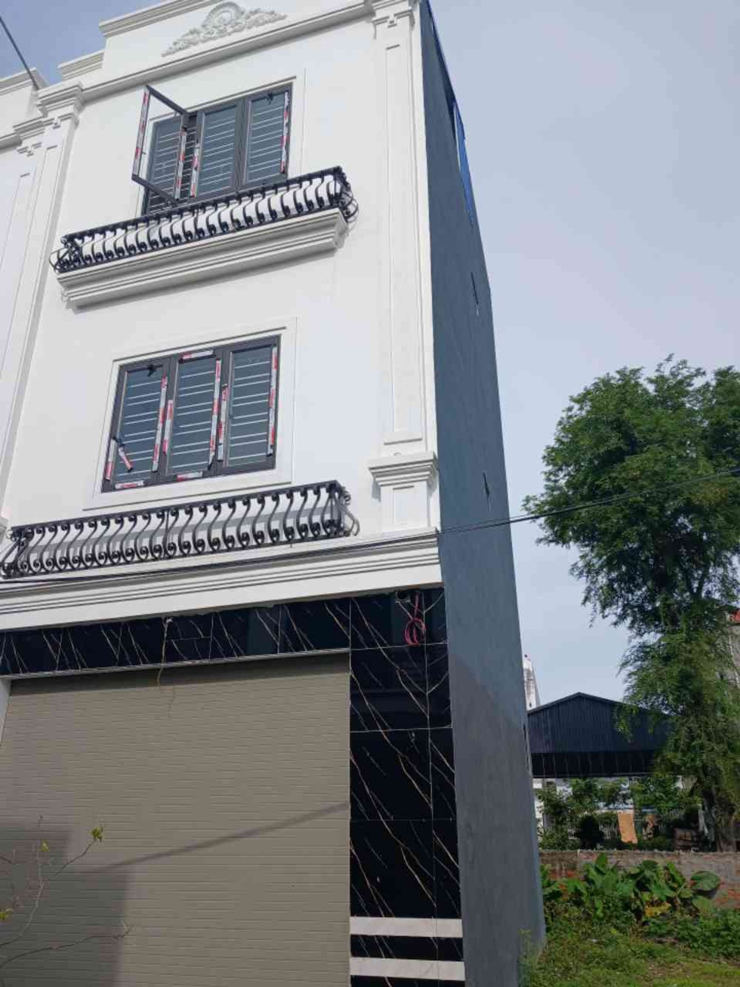 Nhà 4 tầng hiện đại, khu dân trí cao, gần trường học
