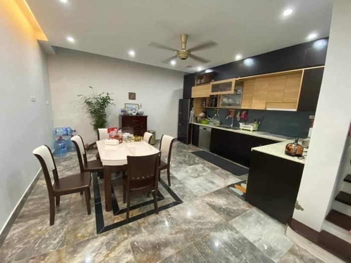 Bán nhà 4 tầng gần khu dự án cao cấp tại Láng Hạ