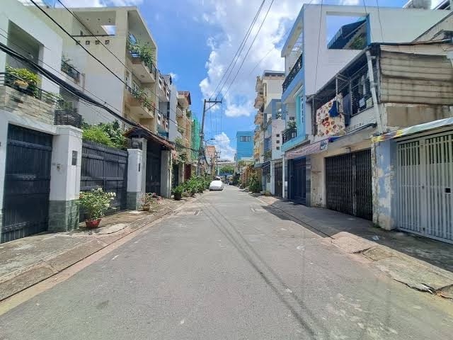 🔥 MẶT TIỀN NGUYỄN HỮU TIẾN – TÂN PHÚ | 33 TỶ
📐 243m² | Ngang 6,7m × 35,4m | Nhà 3 tầng BTCT, 4PN.