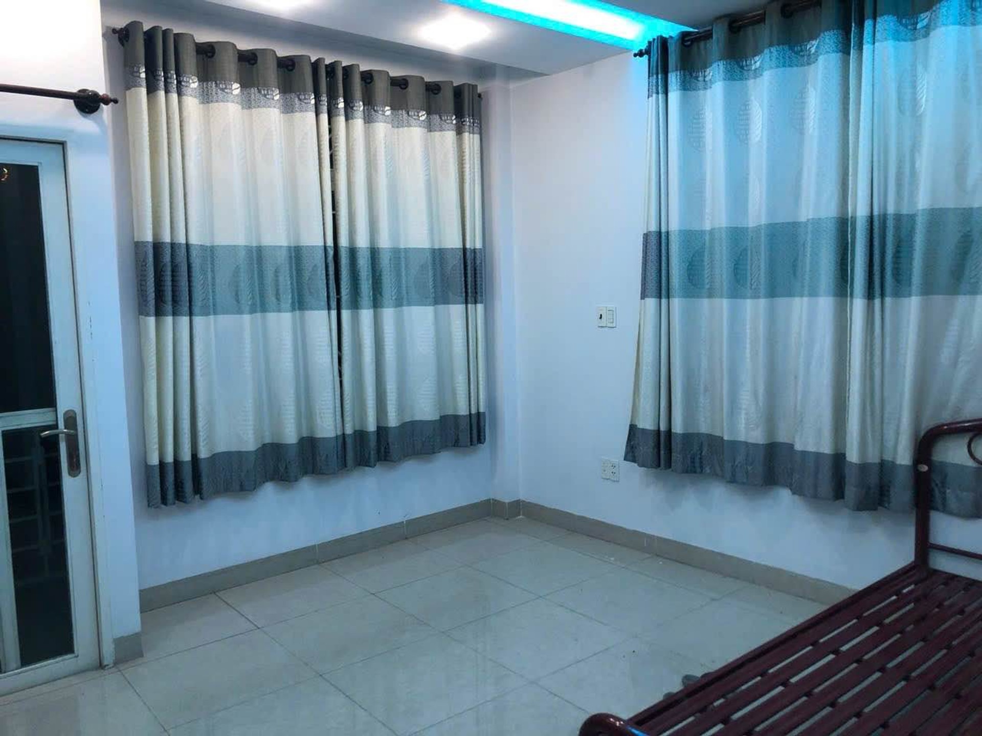 Nhà Đẹp Lê Văn Sỹ - Giá Sốc, 4 Tầng Chắc Chắn