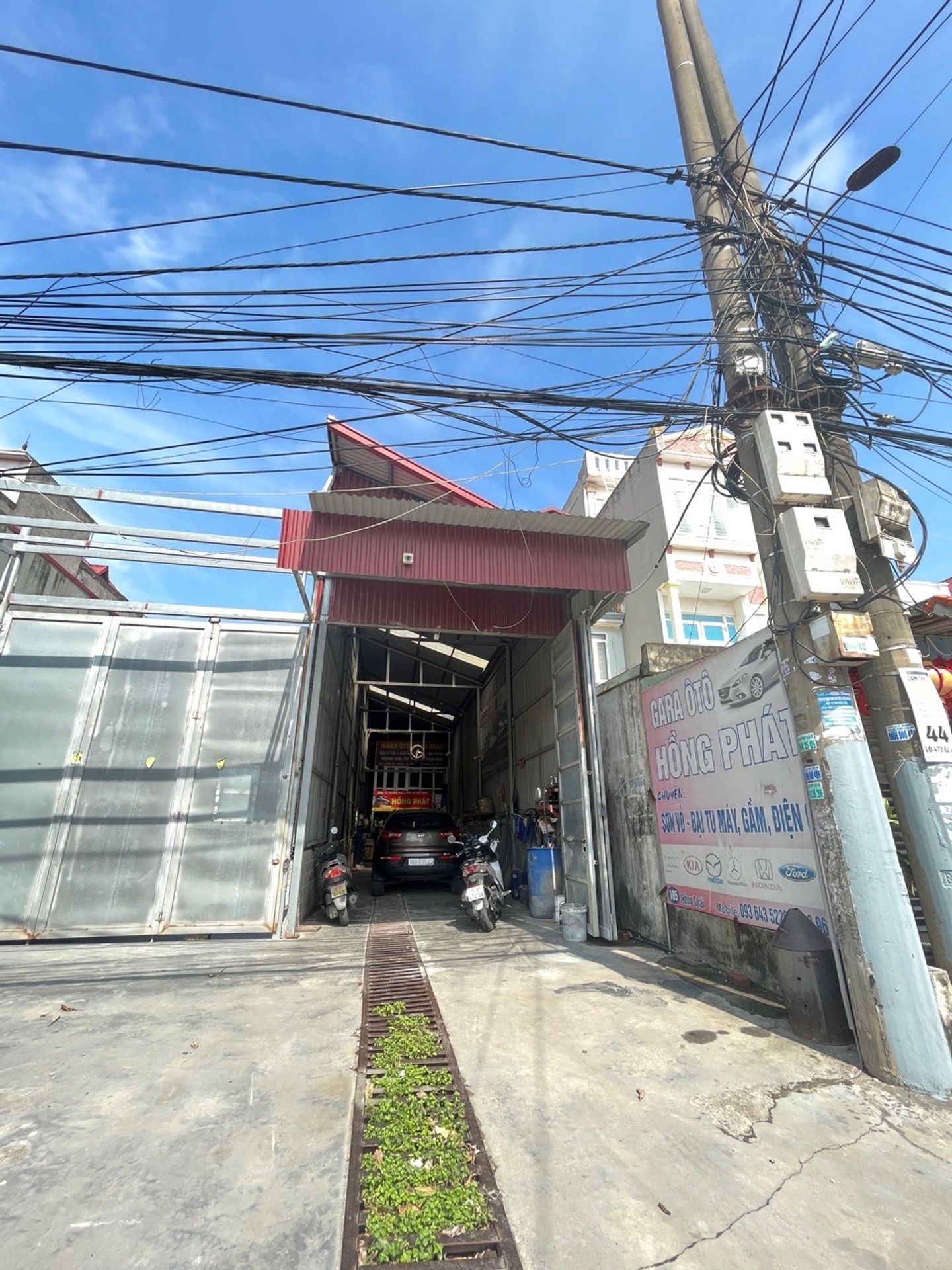 Nhà mặt phố rộng thoáng, kinh doanh sầm uất tại Hoà Bình