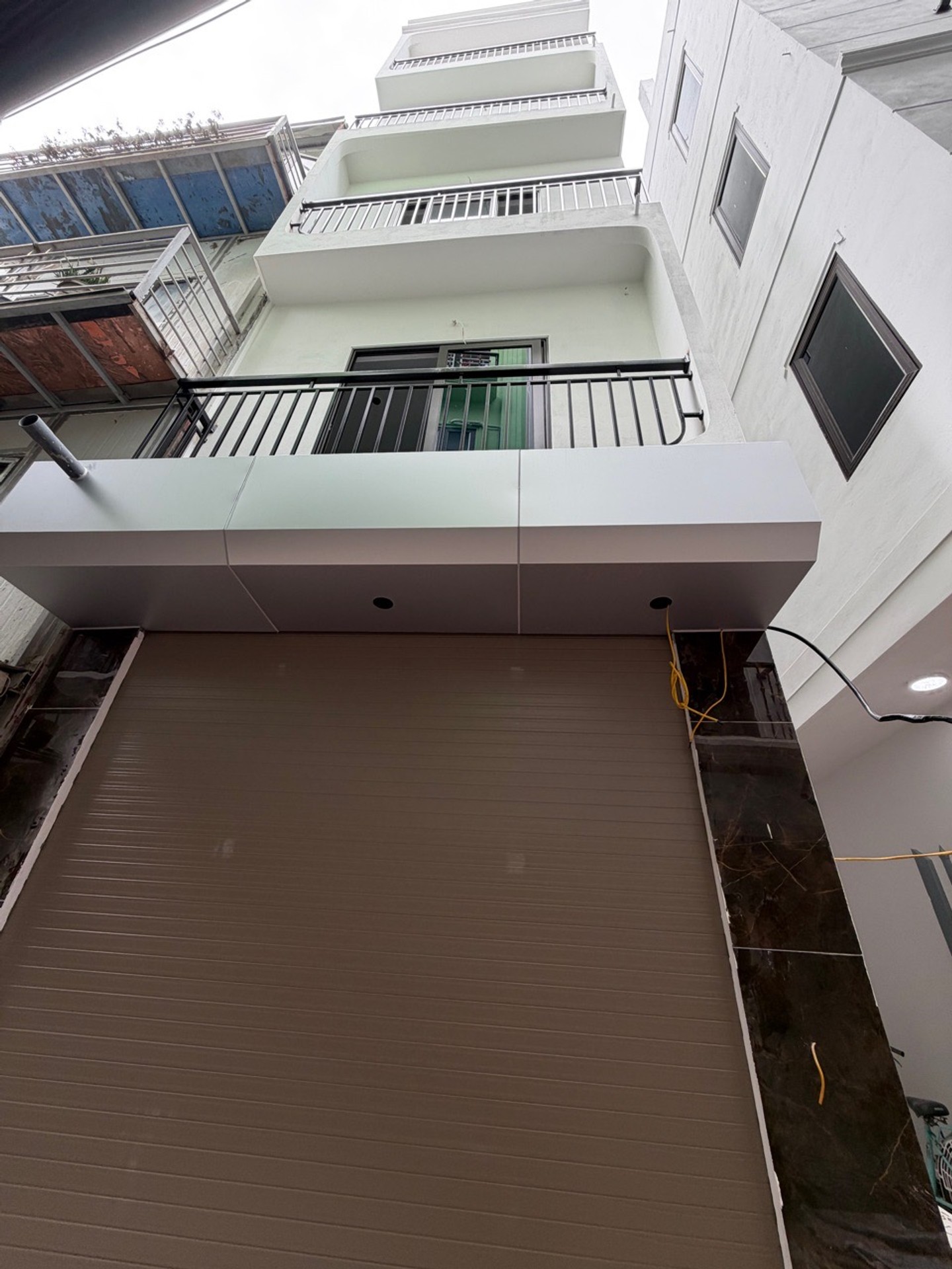 Bán nhà riêng 6 tầng thang máy tại khu vực Kim Chung, diện tích 46.9 m² oto đỗ cửa
