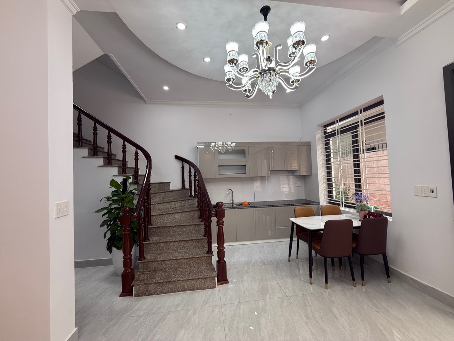 Cơ Hội Sở Hữu Nhà 3 Tầng Độc Lập Ngay Gần Chợ Đôn – Thiết Kế Tinh Tế, Không Gian Sáng Tạo