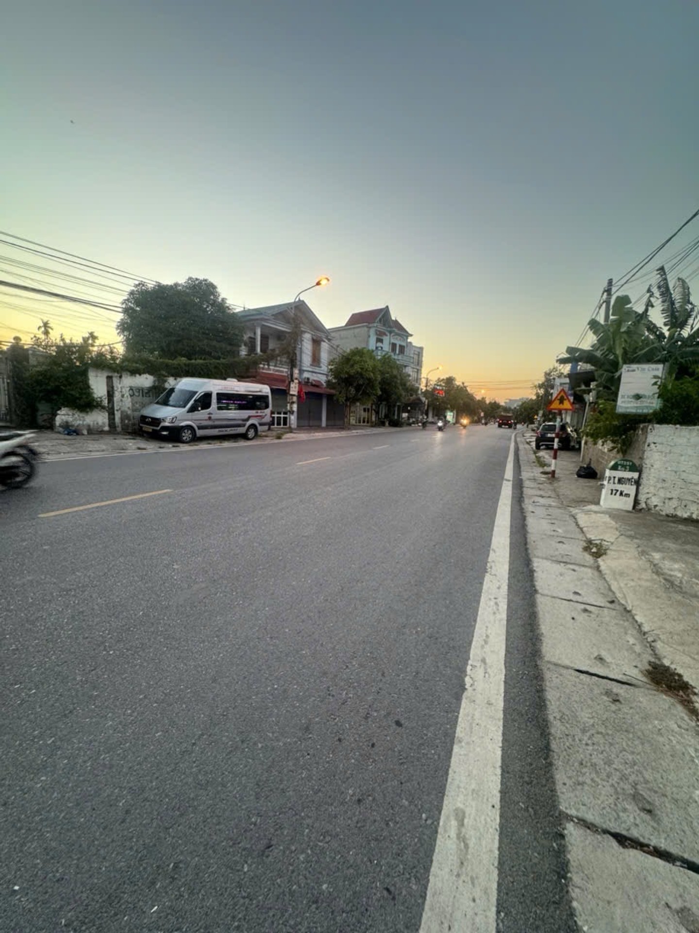 Nhà mặt phố 2 tầng 3 phòng ngủ trên trục đường chính huyện An Dương