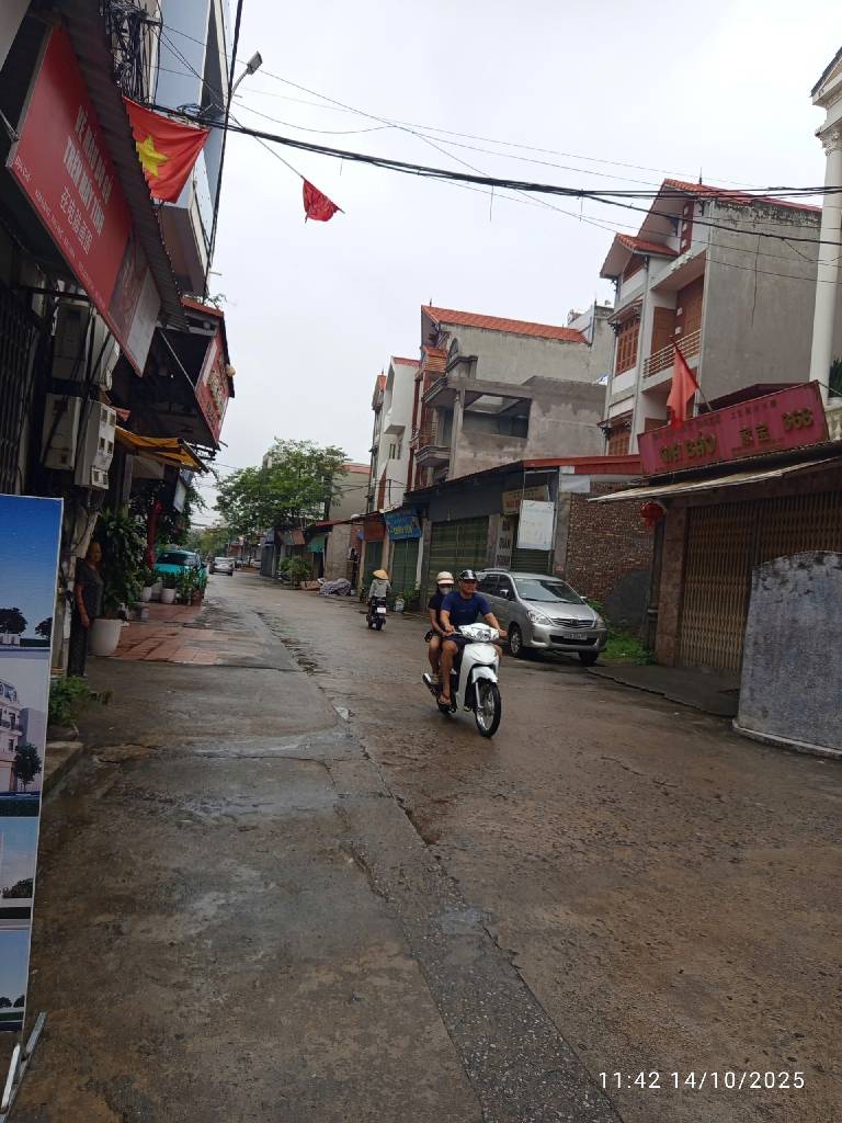 Nhà nhỏ giá hời, đường ô tô nhỏ đỗ cửa, kinh doanh tốt!
