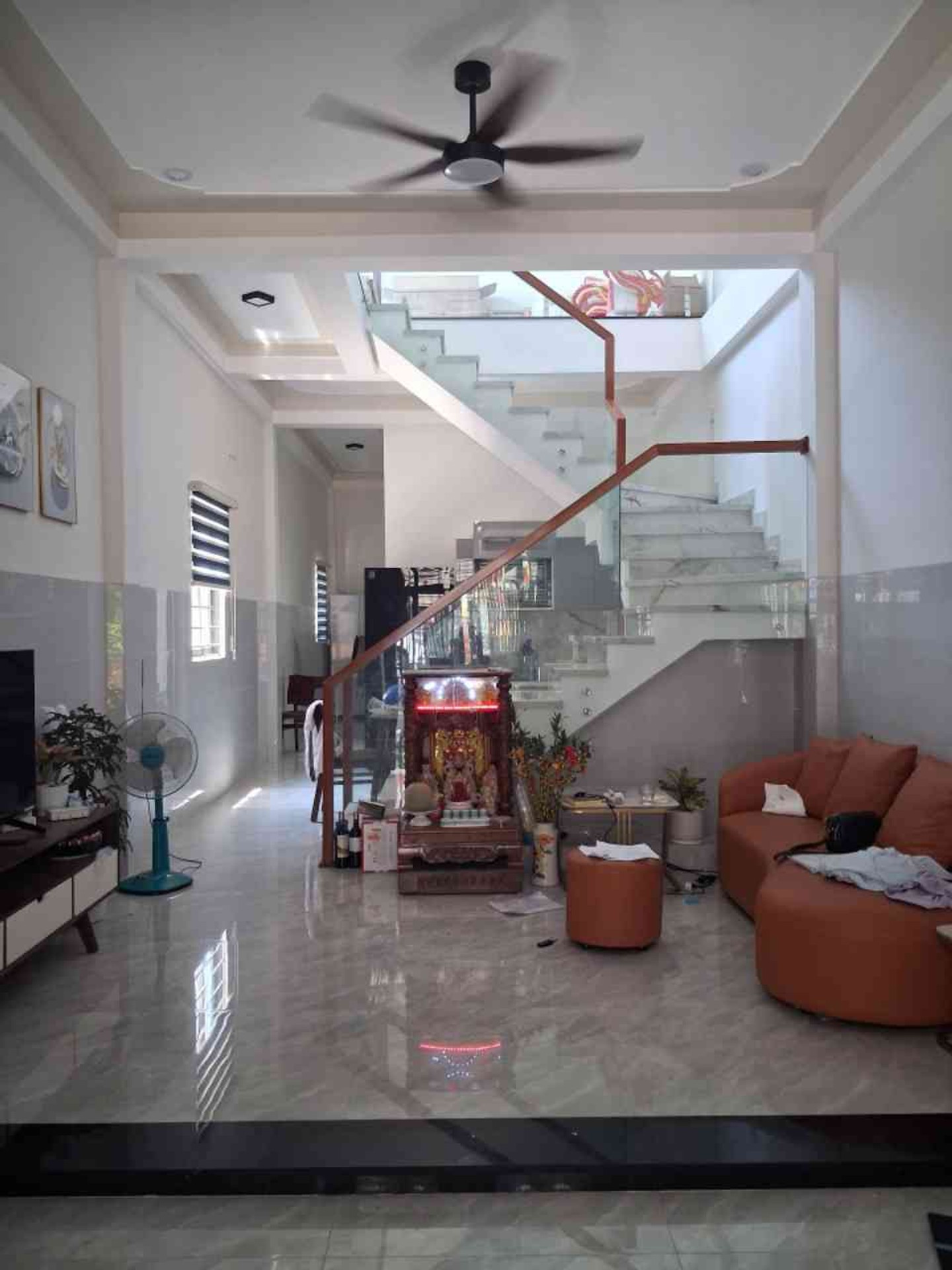 Nhà 2 tầng rộng rãi, vị trí kẹp kiệt thoáng mát