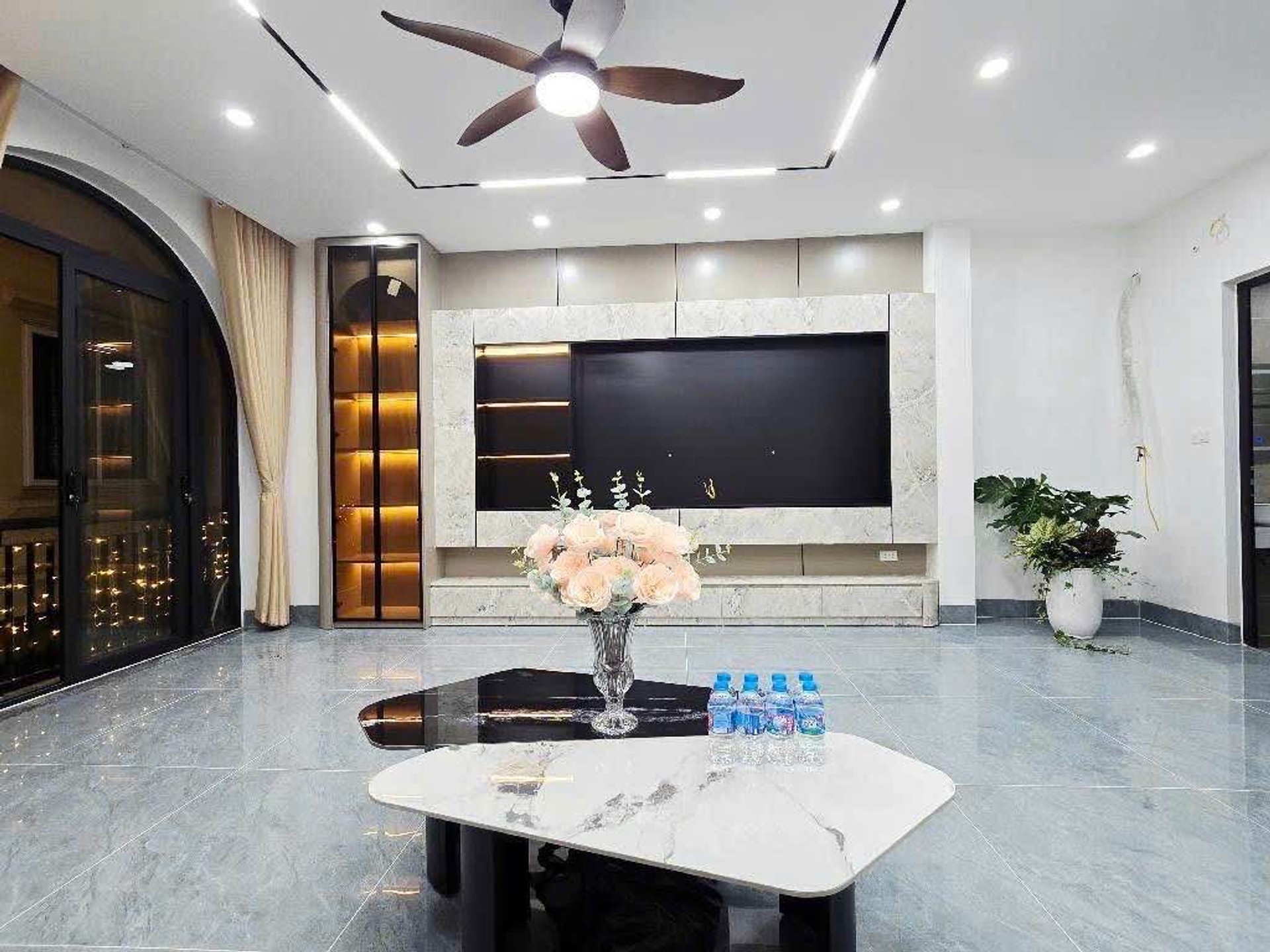 Bán nhà riêng 6 tầng mặt tiền rộng tại Thạch Bàn- Nội thấy tiền tỷ