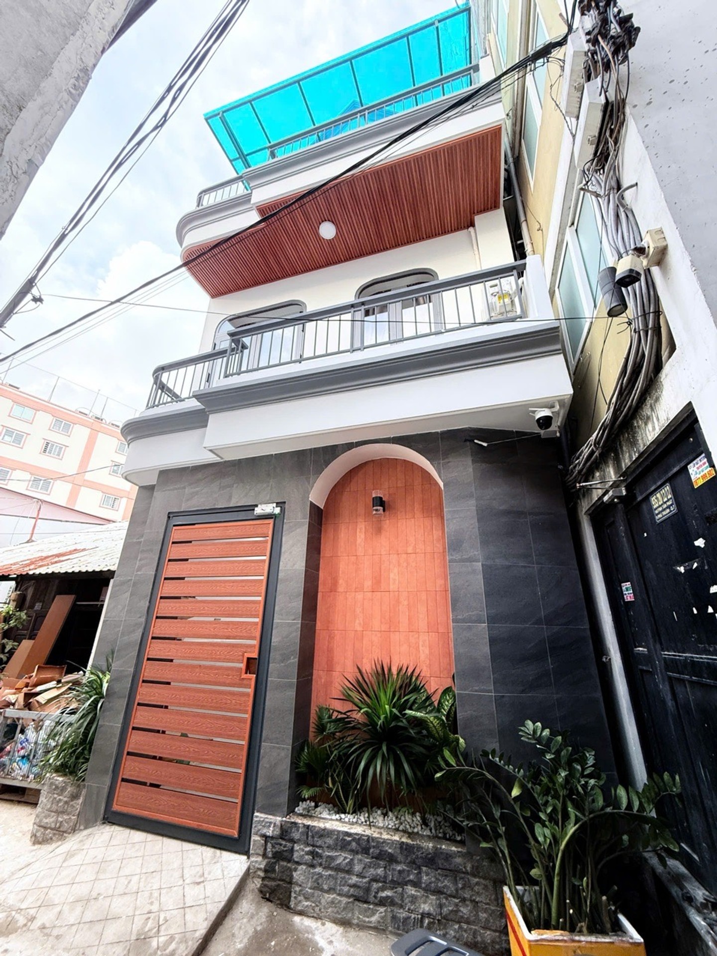 Cơ hội hiếm có sở hữu nhà 4 tầng cho thuê full phòng tại quận 7