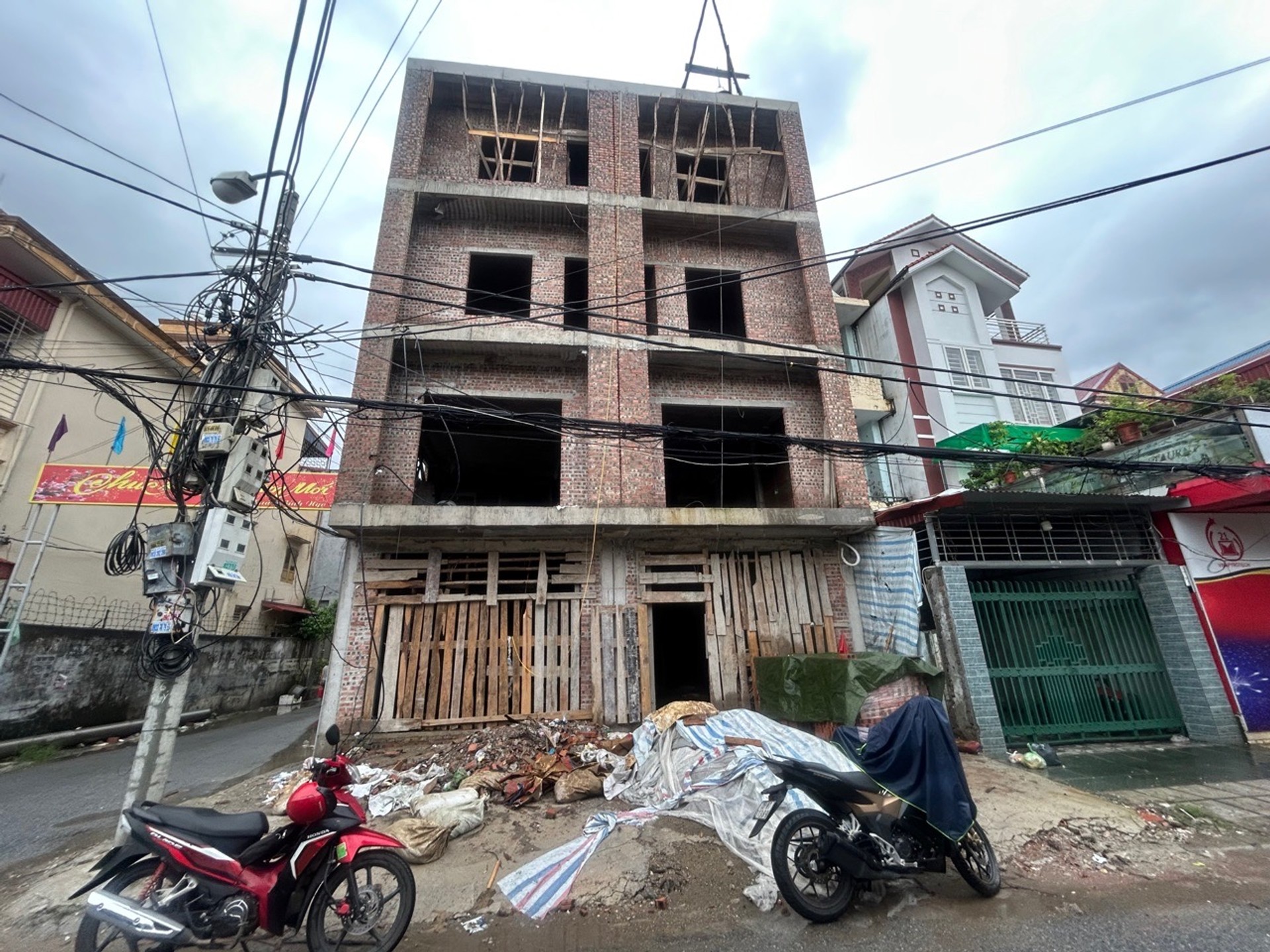 Cơ hội hiếm có sở hữu nhà mặt phố Lưu Úc, thiết kế tinh tế, thang máy xịn xò