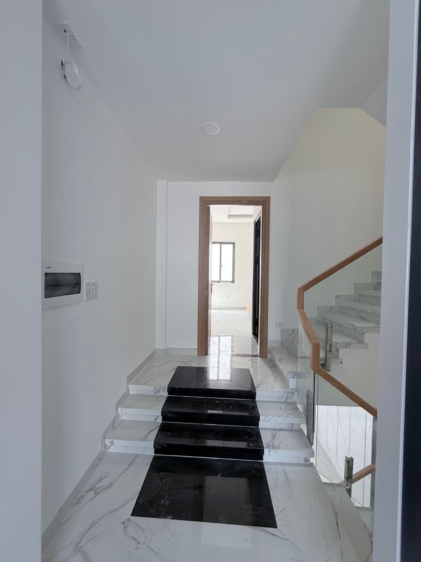 Bán nhà 1 trệt 3 lầu 55m2 tại phường Phước Long B TP HCM