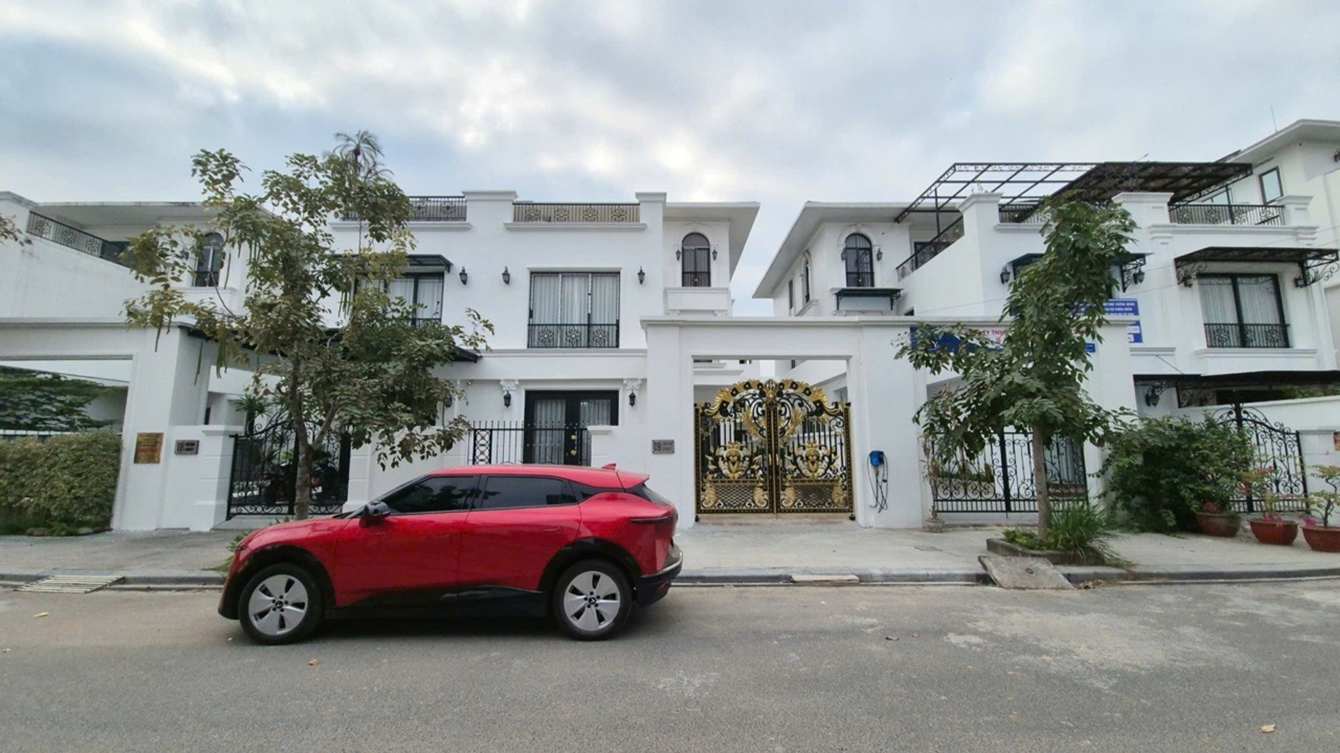 Biệt thự siêu sang 3 tầng có thang máy tại khu Việt Kiều Vĩnh Niệm