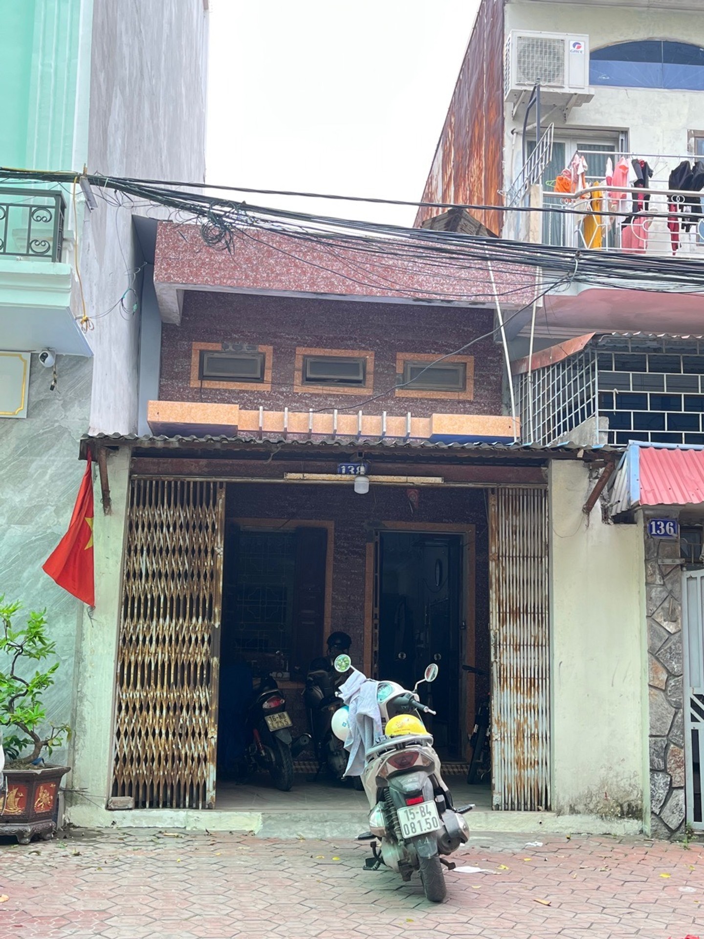 Nhà mặt phố Nguyễn Hữu Tuệ diện tích rộng, kinh doanh đắc địa