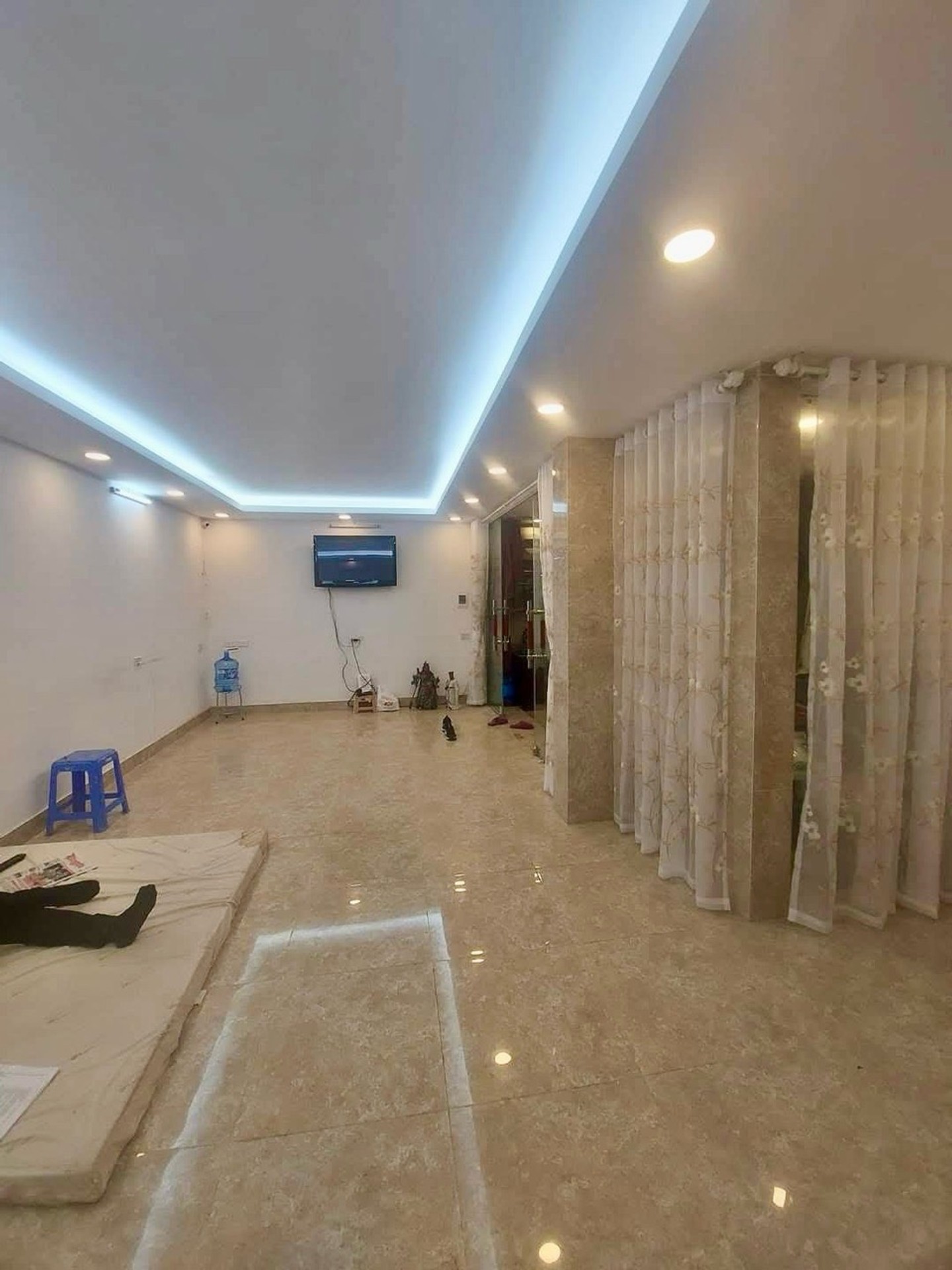 Bán nhà riêng tại quận Hai Bà Trưng, vị trí đắc địa đối diện Vincom, 5 tầng hiện đại