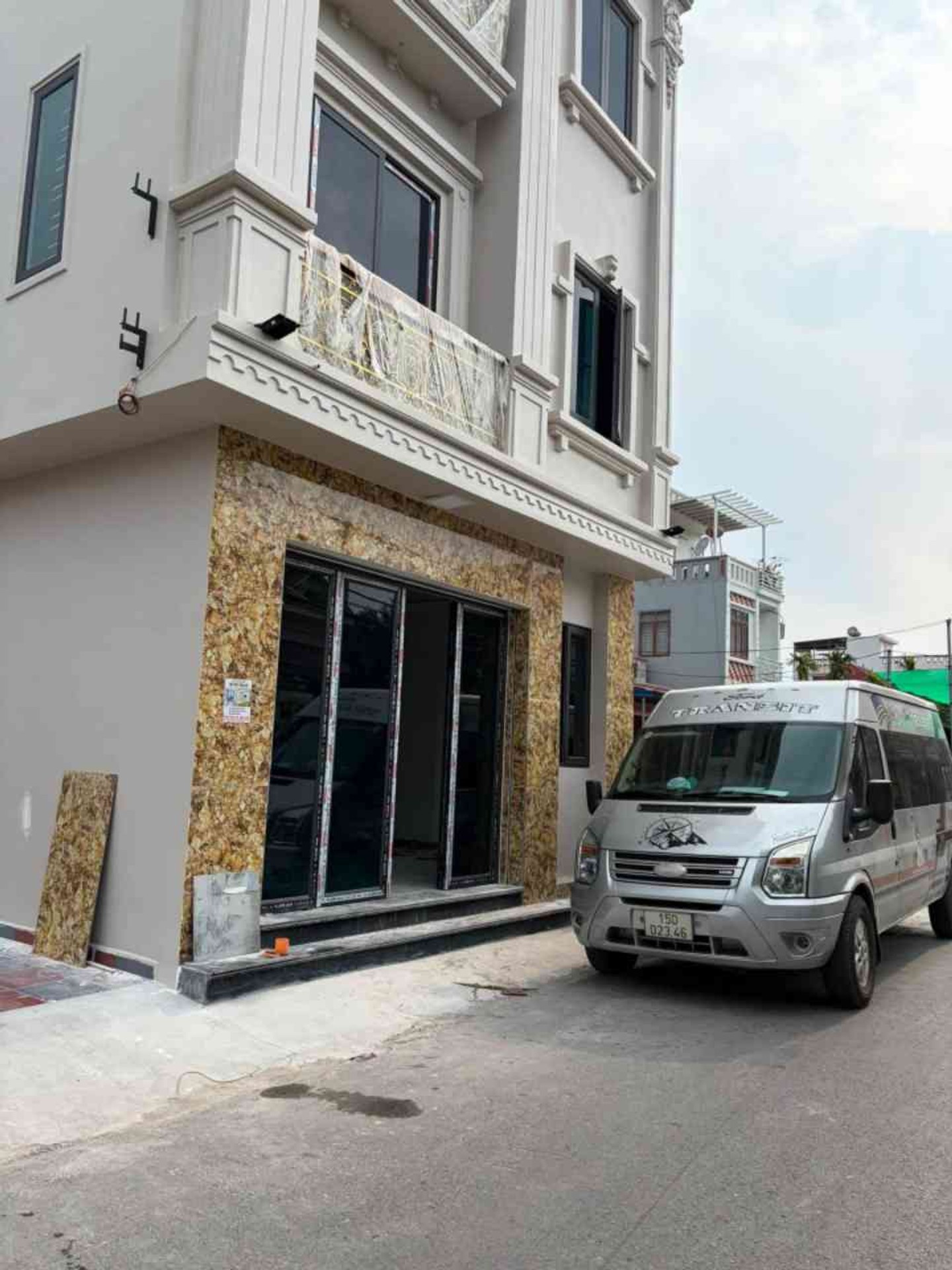 Nhà mặt phố Hàng Tổng - Sống sang, kinh doanh cực đỉnh