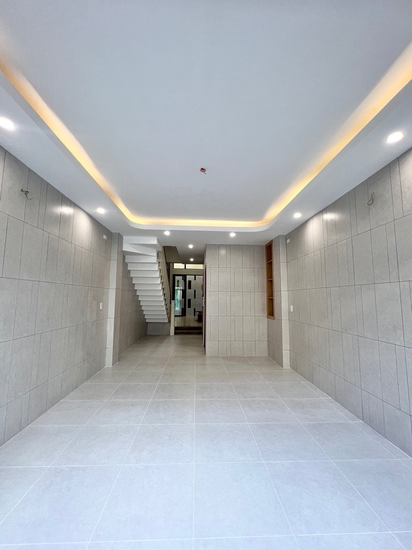 Nhà mặt phố 5 tầng có thang máy tại Bình Trị Đông giá 10.3 tỷ