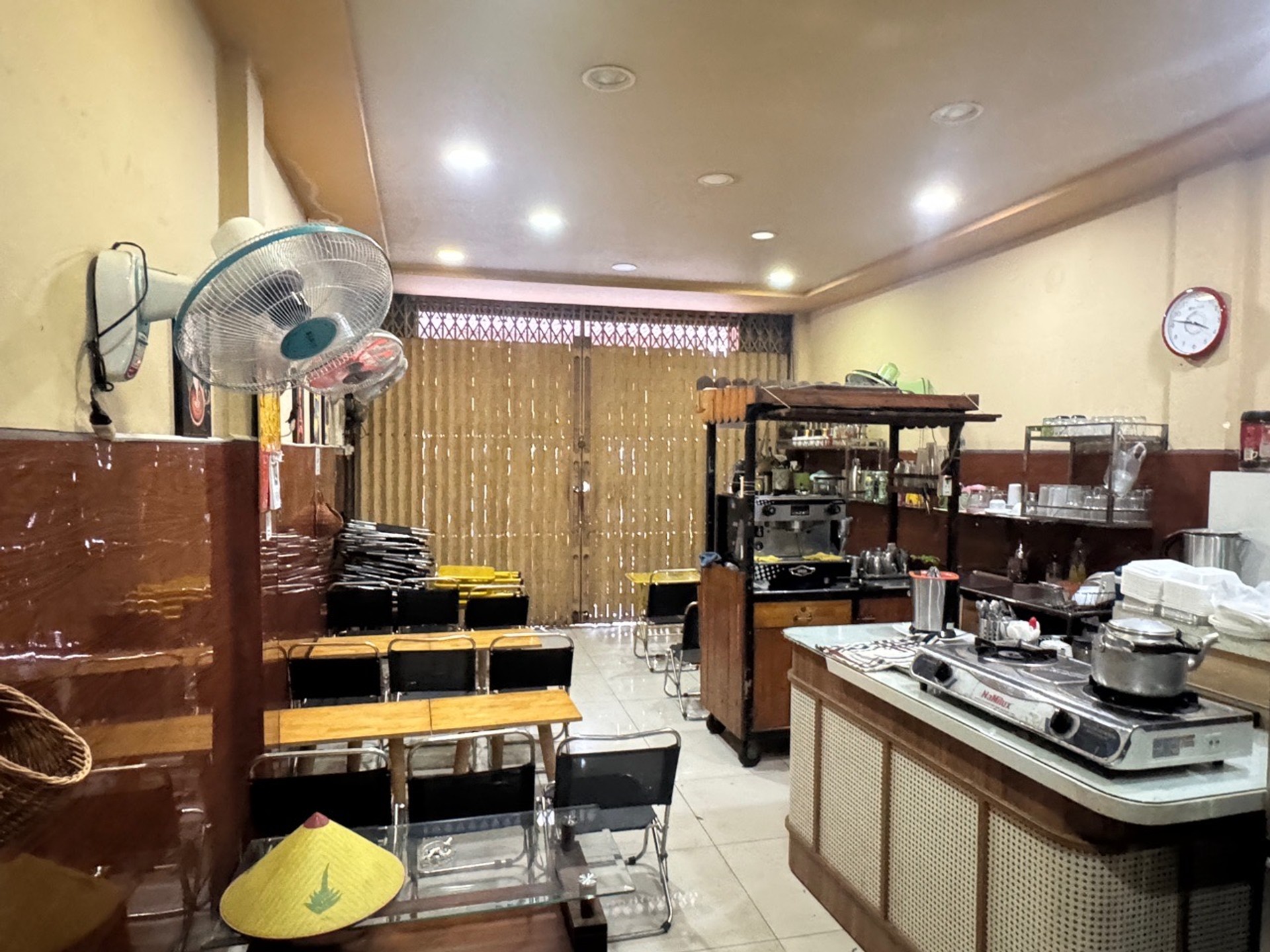 Nhà mặt phố 4 tầng tại phường Tân Hòa, diện tích 110m², vị trí kinh doanh đắc địa