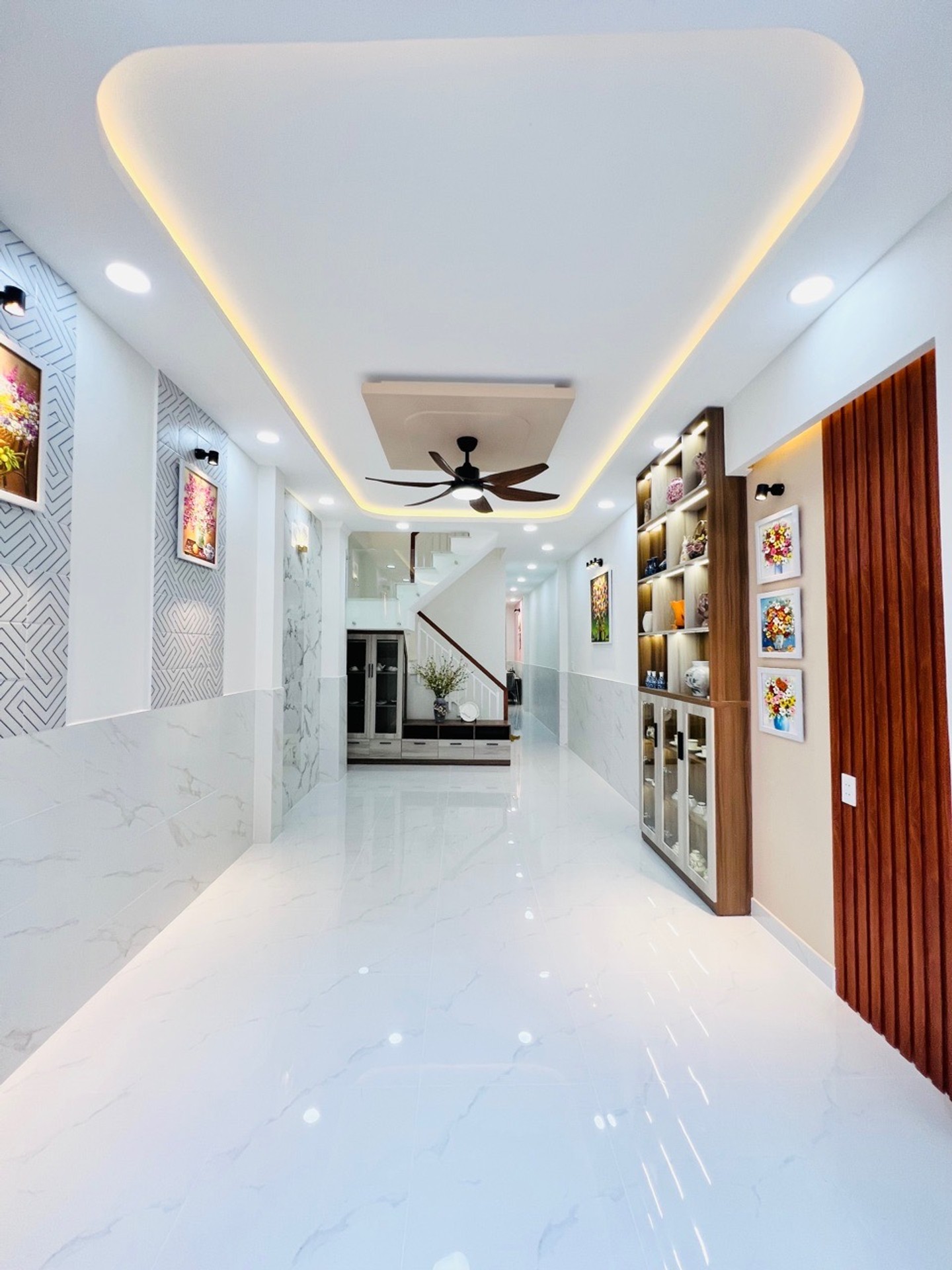 Nhà 4 tầng 7 phòng ngủ diện tích 86m2 tại Bình Đông giá 6.38 tỷ