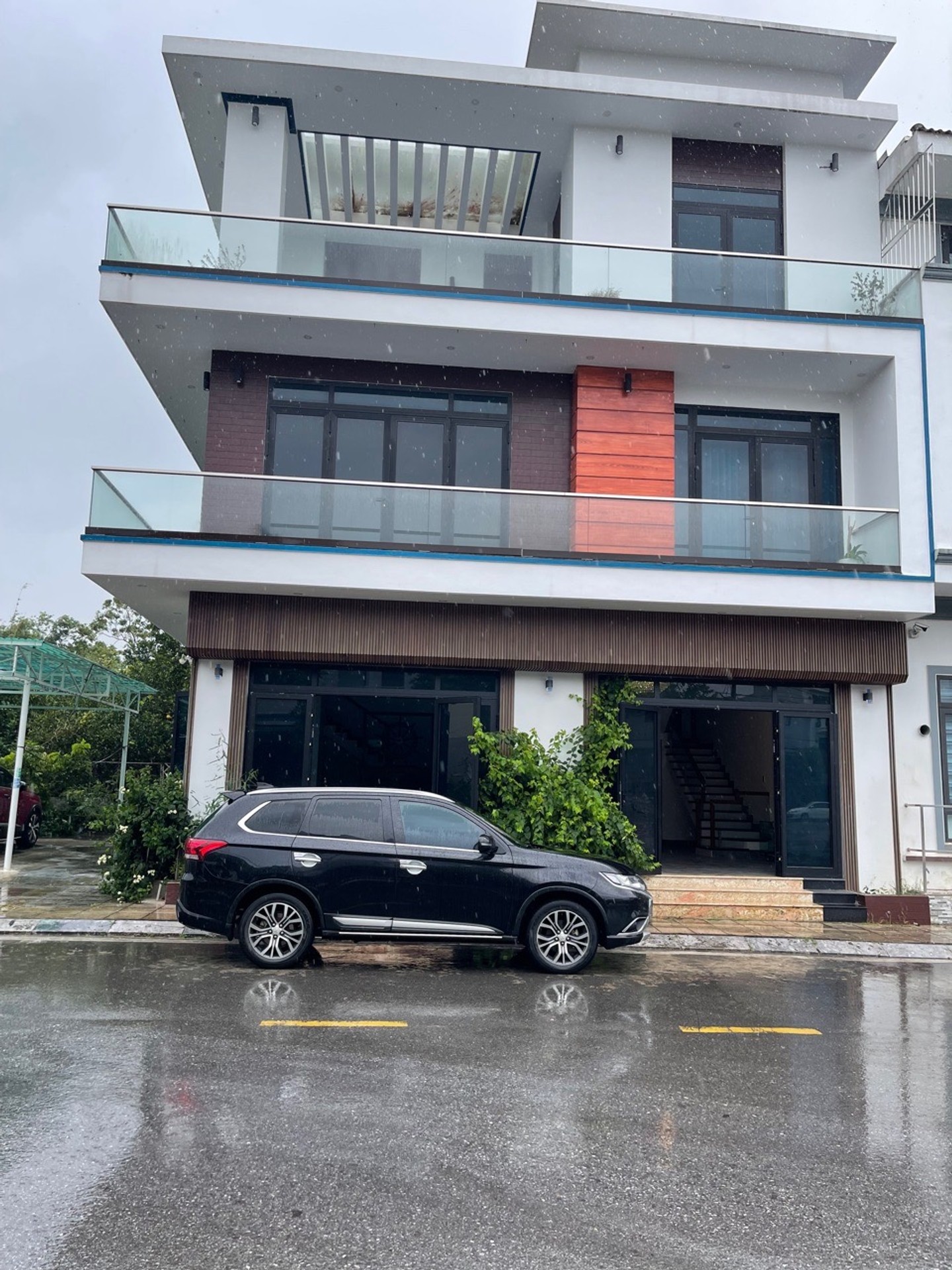 Cơ hội sở hữu nhà mặt phố trung tâm Đầm Hà giá cực tốt