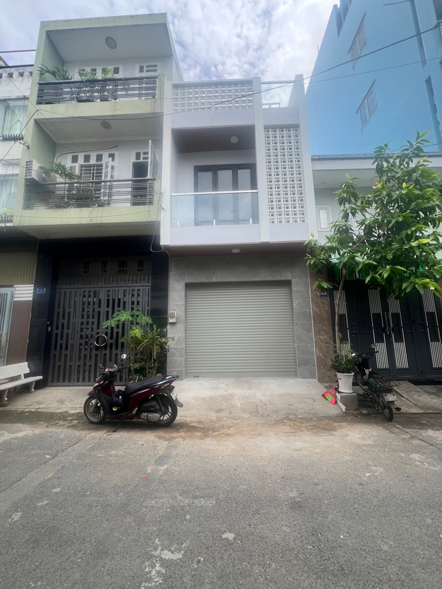 Nhà mới Gò xoài -hẻm xe hơi - 2 tầng