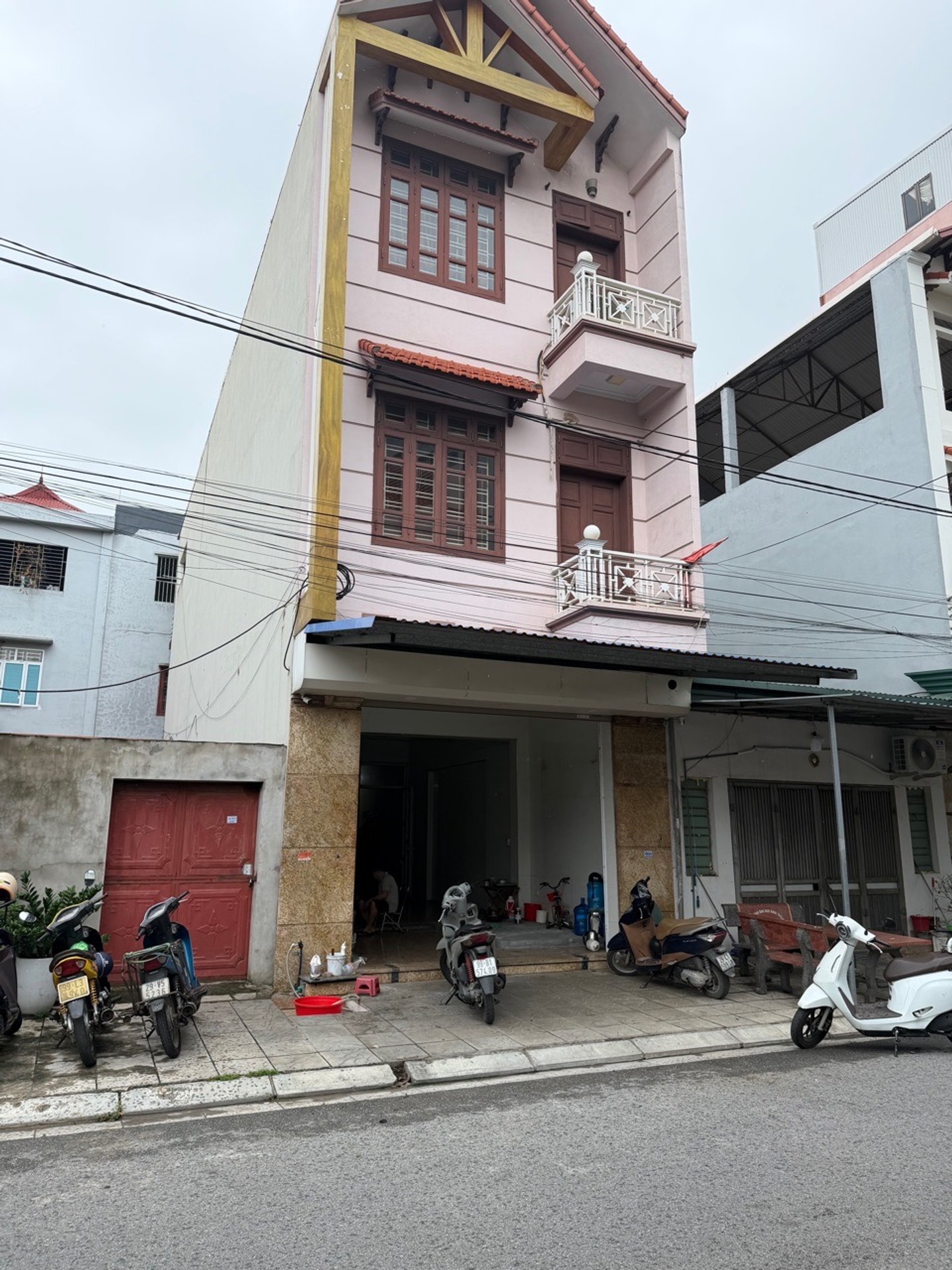 NHÀ 3 TẦNG – VỈA HÈ – Ô TÔ TRÁNH – KHU DÂN CƯ SẦM UẤT.