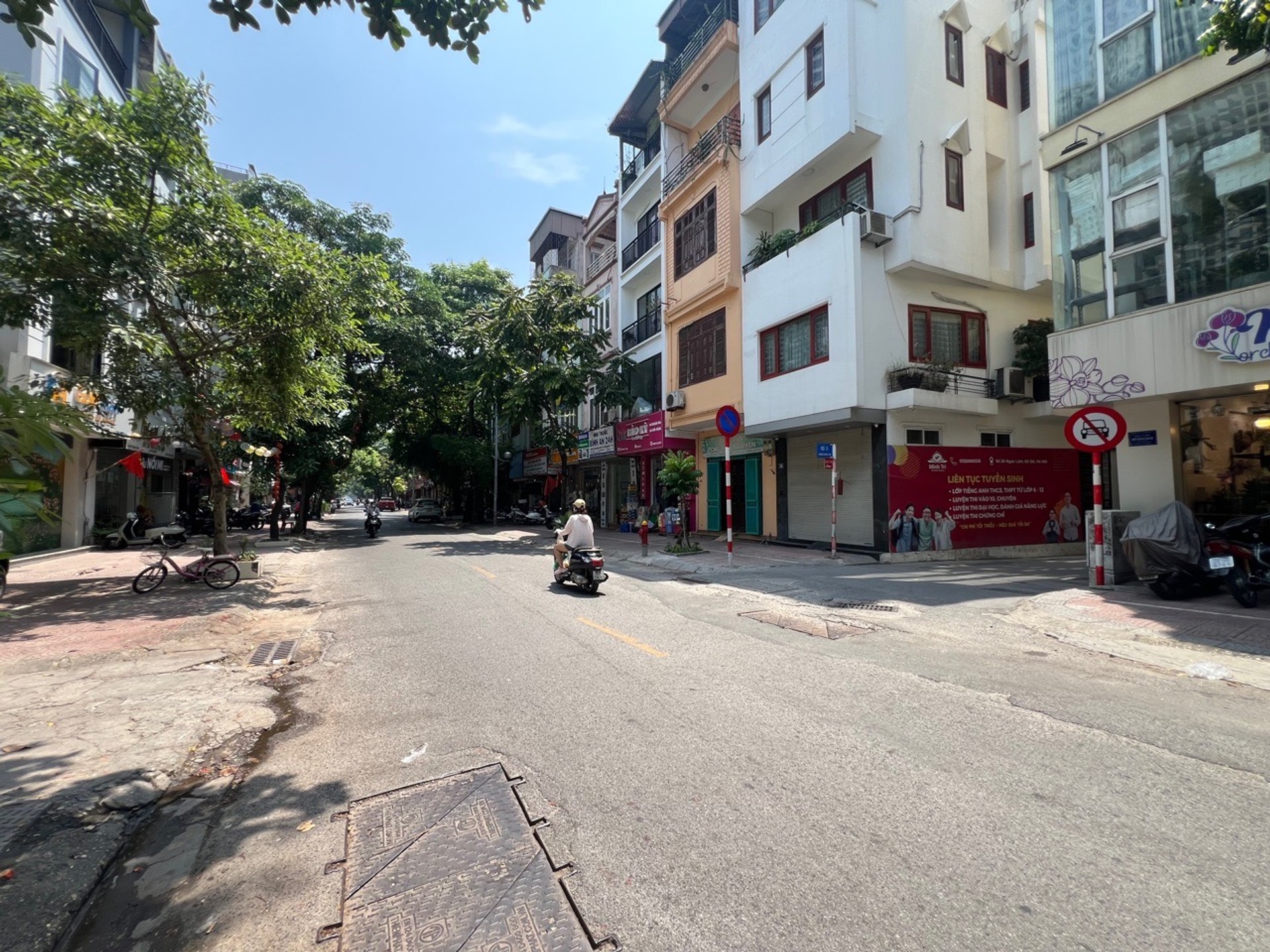 Bán bất chấp nhà mới 8 tầng thang máy Ngọc Lâm. Gần mặt phố