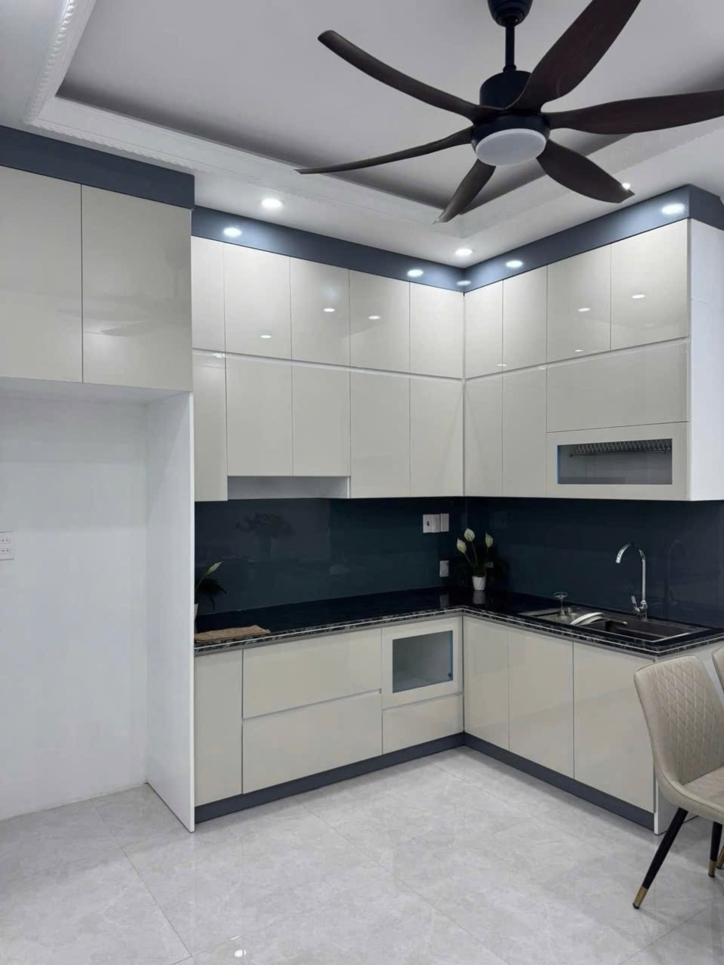 Nhà mới xây 4 tầng giữa lòng phố sầm uất, hiếm có khó tìm
