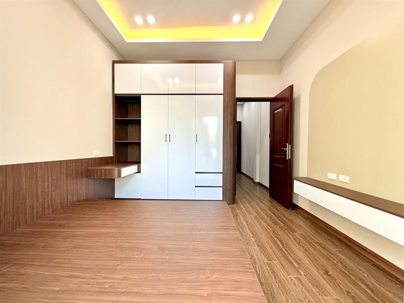 Nhà 4 tầng mới đẹp tại Khương Đình, diện tích 40m², ngõ nônh gần phố, giá 12,88 tỷ
