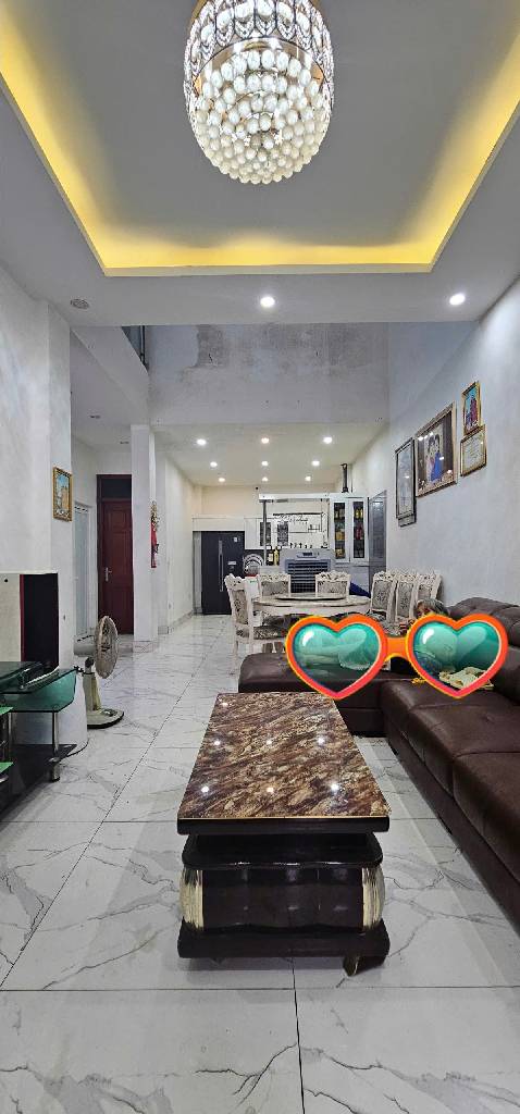 Nhà góc 4 tầng rộng thoáng, có gara ô tô, vị trí đẹp tại Vĩnh Khang