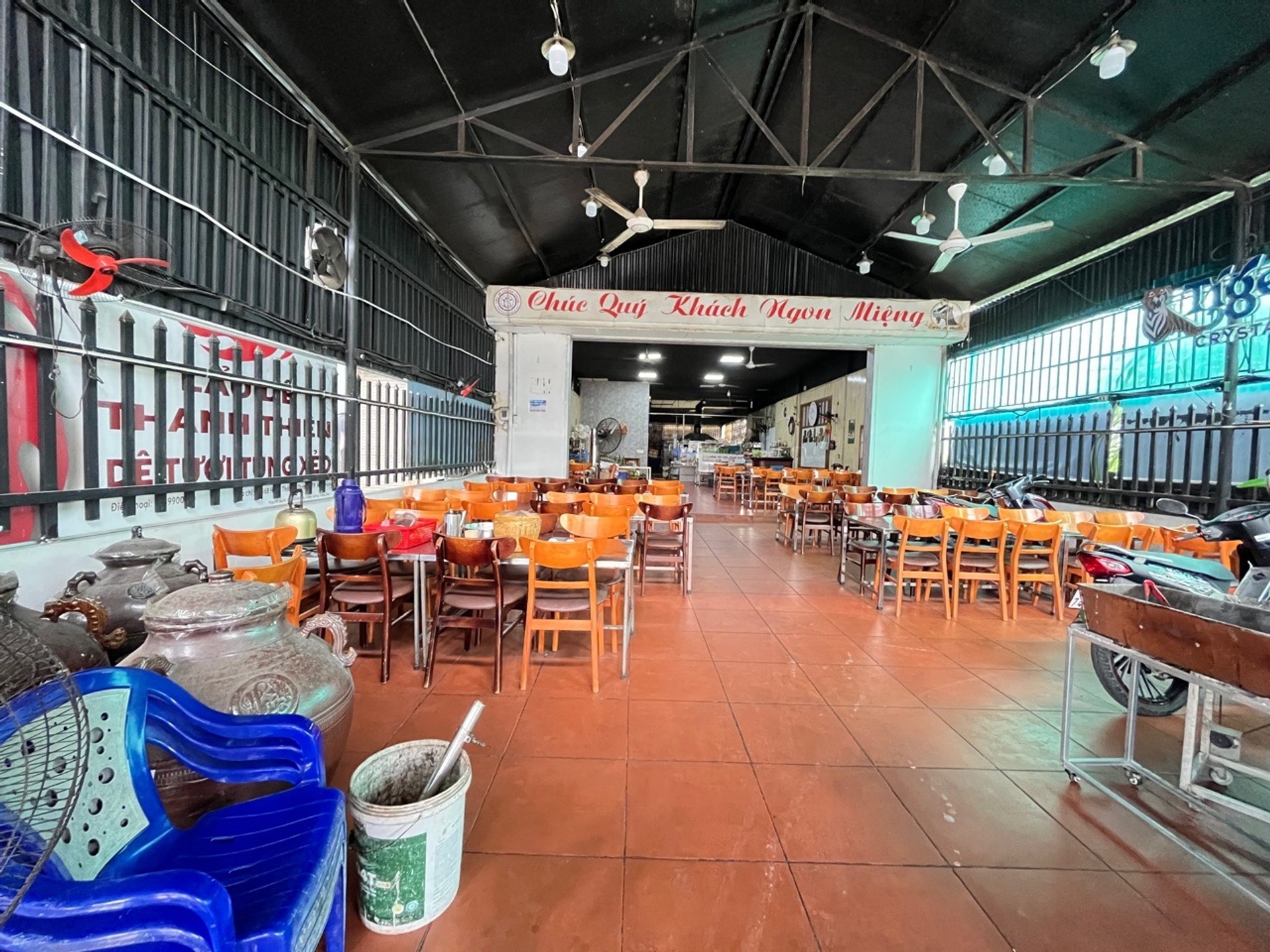 Bán nhà mặt phố Hòa Bình diện tích rộng 200m2, mặt tiền 8m, vị trí đắc địa kinh doanh hiệu quả