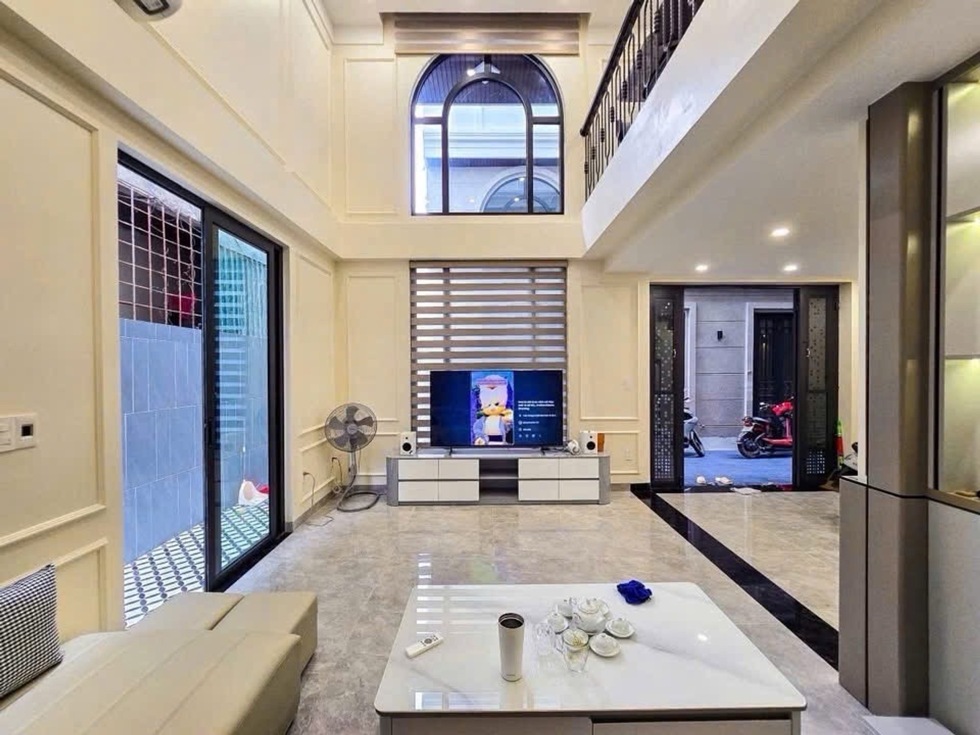 Nhà Phố Thư Trung Độc Lập Thiết Kế Sang Trọng, Vị Trí Đắc Địa