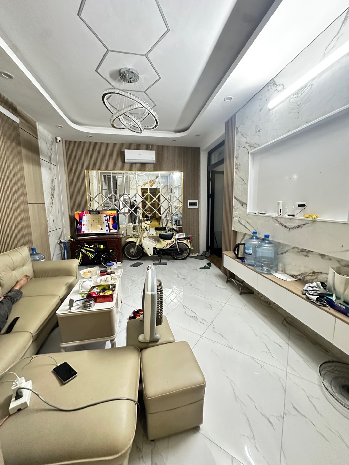 Nhà 7 tầng thang máy gần Hồ Đắc Di, Đống Đa